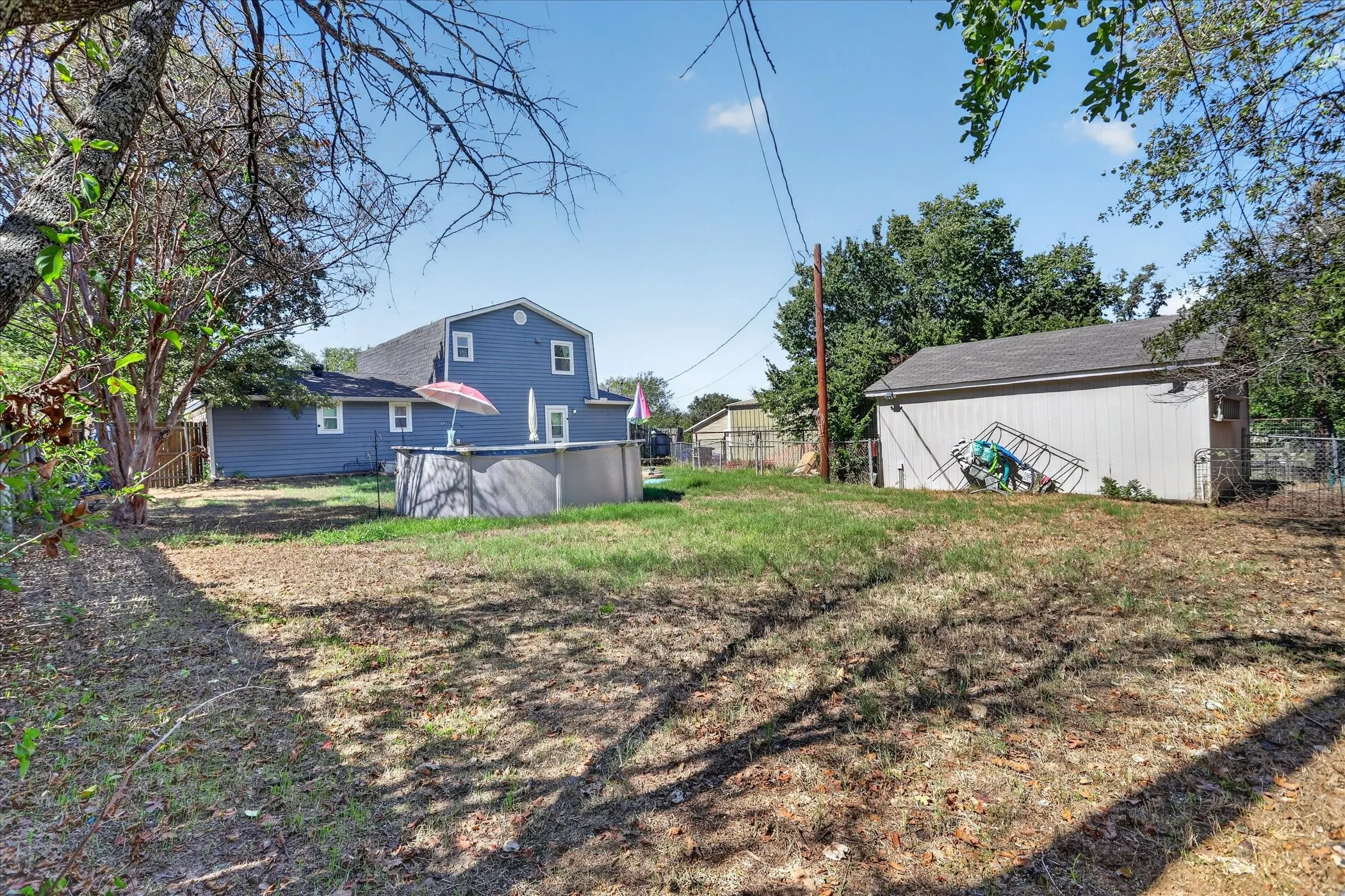 Single Family Residence For Sale in Parker County , 416 Cedarwood Street, Azle, Texas 76020, 3 Bedroom, 2 Bathroom, 2 Garage spaces, 1,947 Sqft, built in 1986, mls#21408628, Real Estate Agent in Azle, Homes For Sale in Parker county, Homes For Sale in Azle, Realtor in Azle Texas, Real Estate Brokerage Independent Realty Texas, Luminita Cordes Realtor