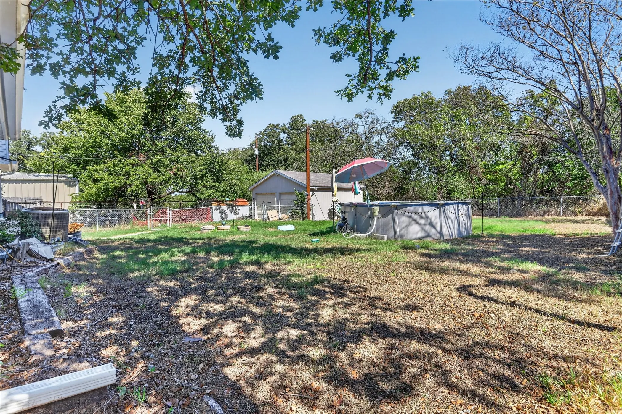 Single Family Residence For Sale in Parker County , 416 Cedarwood Street, Azle, Texas 76020, 3 Bedroom, 2 Bathroom, 2 Garage spaces, 1,947 Sqft, built in 1986, mls#21408628, Real Estate Agent in Azle, Homes For Sale in Parker county, Homes For Sale in Azle, Realtor in Azle Texas, Real Estate Brokerage Independent Realty Texas, Luminita Cordes Realtor