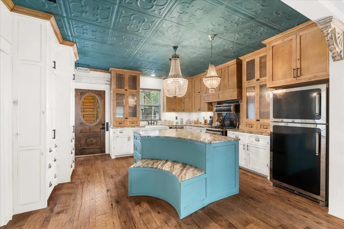 Single Family Residence For Sale in Navarro County , 1619 Sycamore Avenue, Corsicana, Texas 75110, 3 Bedroom, 2 Bathroom, 2 Garage spaces, 1,675 Sqft, built in 1945, mls#21408645, Real Estate Agent in Corsicana, Homes For Sale in Navarro county, Homes For Sale in Corsicana, Realtor in Corsicana Texas, Real Estate Brokerage Independent Realty Texas, Luminita Cordes Realtor