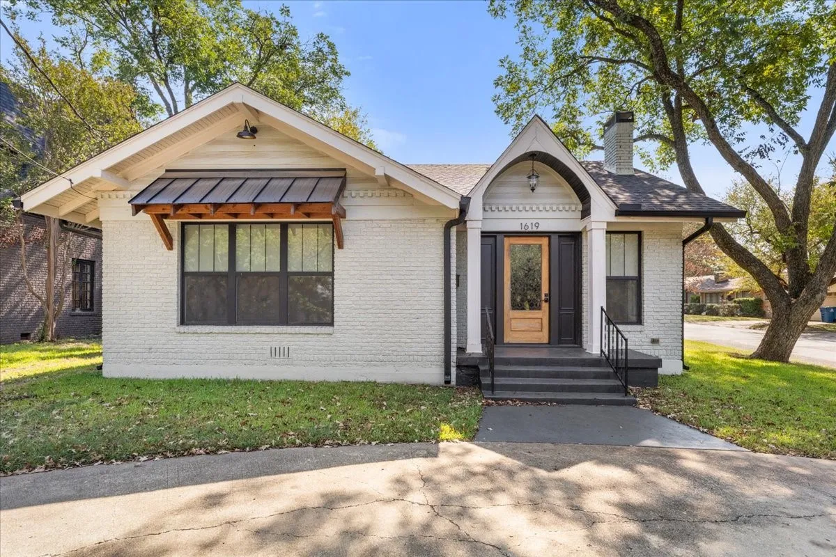 Single Family Residence For Sale
