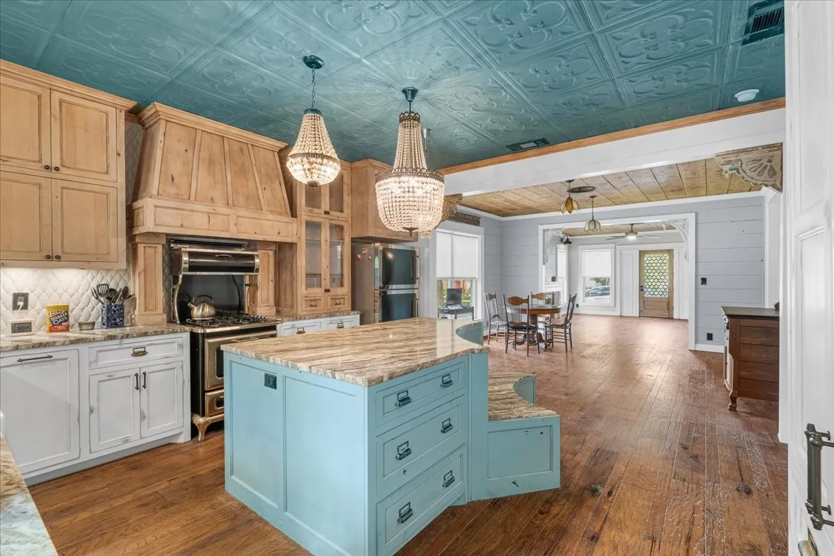 Single Family Residence For Sale in Navarro County , 1619 Sycamore Avenue, Corsicana, Texas 75110, 3 Bedroom, 2 Bathroom, 2 Garage spaces, 1,675 Sqft, built in 1945, mls#21408645, Real Estate Agent in Corsicana, Homes For Sale in Navarro county, Homes For Sale in Corsicana, Realtor in Corsicana Texas, Real Estate Brokerage Independent Realty Texas, Luminita Cordes Realtor