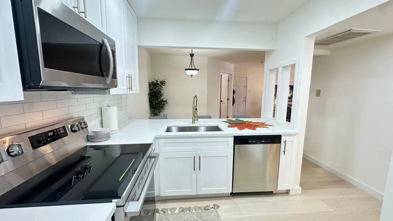 Condominium For Sale in Collin County , 18333 Roehampton Drive 322, Dallas, Texas 75252, 2 Bedroom, 1 Bathroom, Garage spaces, 737 Sqft, built in 1985, mls#21408640, Real Estate Agent in Dallas, Homes For Sale in Collin county, Homes For Sale in Dallas, Realtor in Dallas Texas, Real Estate Brokerage Independent Realty Texas, Luminita Cordes Realtor