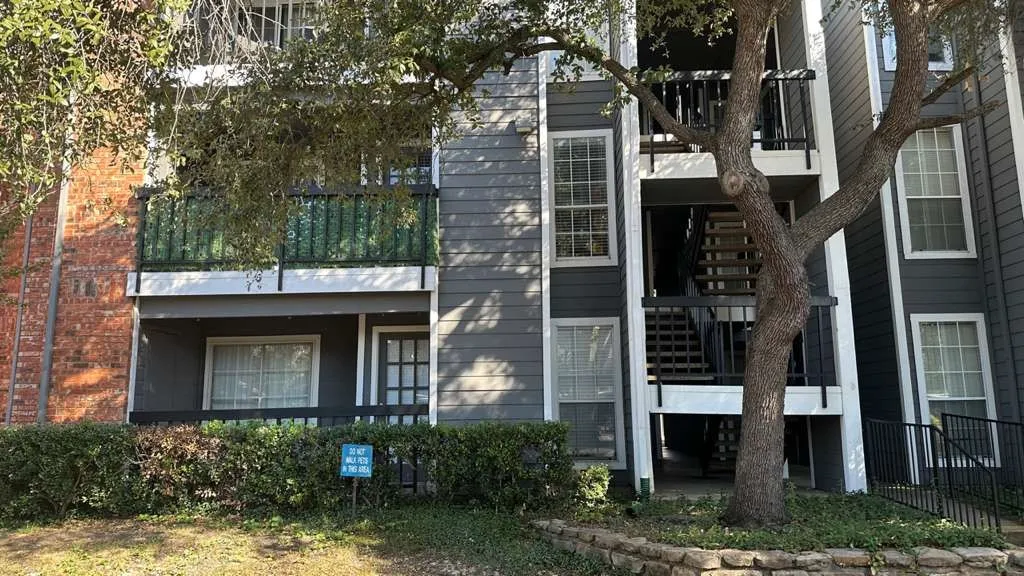 Condominium For Sale in Collin County , 18333 Roehampton Drive 322, Dallas, Texas 75252, 2 Bedroom, 1 Bathroom, Garage spaces, 737 Sqft, built in 1985, mls#21408640, Real Estate Agent in Dallas, Homes For Sale in Collin county, Homes For Sale in Dallas, Realtor in Dallas Texas, Real Estate Brokerage Independent Realty Texas, Luminita Cordes Realtor