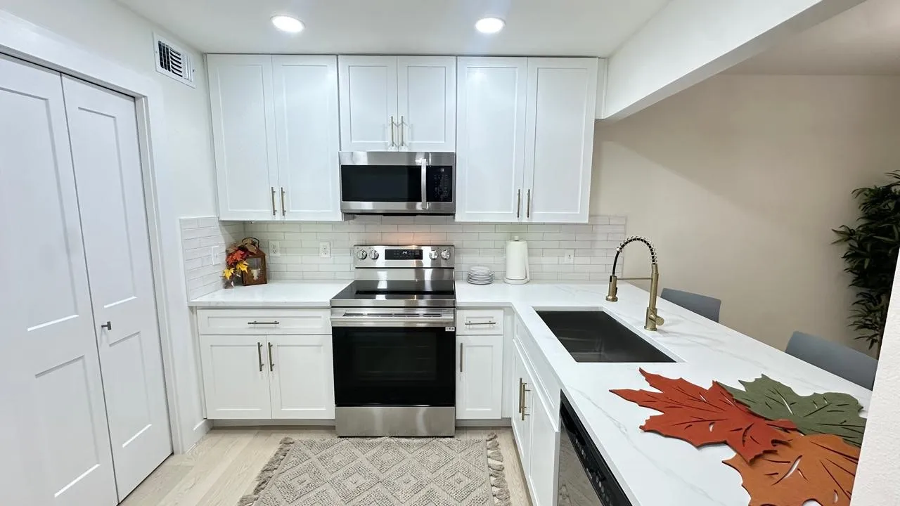 Condominium For Sale in Collin County , 18333 Roehampton Drive 322, Dallas, Texas 75252, 2 Bedroom, 1 Bathroom, Garage spaces, 737 Sqft, built in 1985, mls#21408640, Real Estate Agent in Dallas, Homes For Sale in Collin county, Homes For Sale in Dallas, Realtor in Dallas Texas, Real Estate Brokerage Independent Realty Texas, Luminita Cordes Realtor