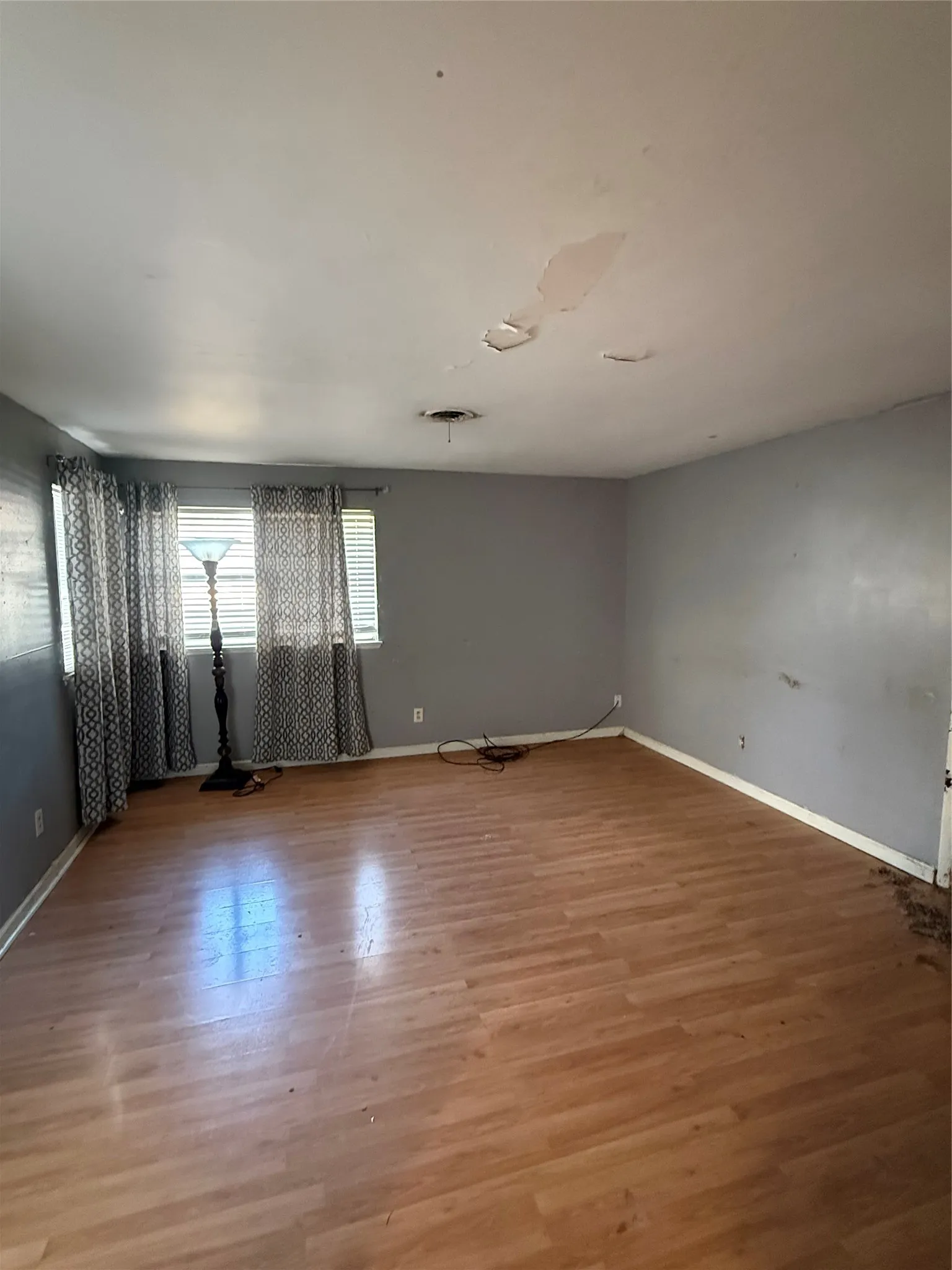 Single Family Residence For Sale in Taylor County , 3717 Laurel Drive, Abilene, Texas 79603, 3 Bedroom, 2 Bathroom, 2 Garage spaces, 1,080 Sqft, built in 1959, mls#21405326, Real Estate Agent in Abilene, Homes For Sale in Taylor county, Homes For Sale in Abilene, Realtor in Abilene Texas, Real Estate Brokerage Independent Realty Texas, Luminita Cordes Realtor