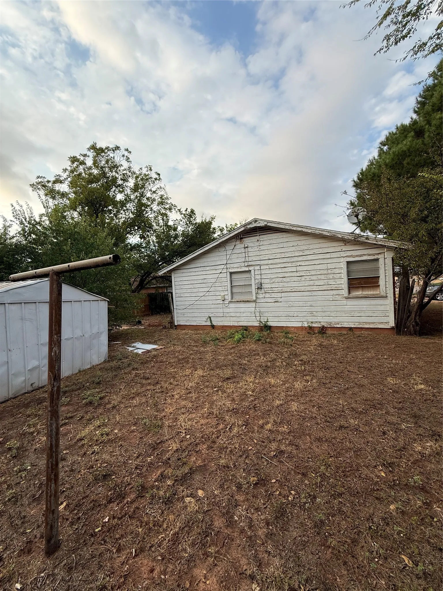 Single Family Residence For Sale in Taylor County , 3717 Laurel Drive, Abilene, Texas 79603, 3 Bedroom, 2 Bathroom, 2 Garage spaces, 1,080 Sqft, built in 1959, mls#21405326, Real Estate Agent in Abilene, Homes For Sale in Taylor county, Homes For Sale in Abilene, Realtor in Abilene Texas, Real Estate Brokerage Independent Realty Texas, Luminita Cordes Realtor