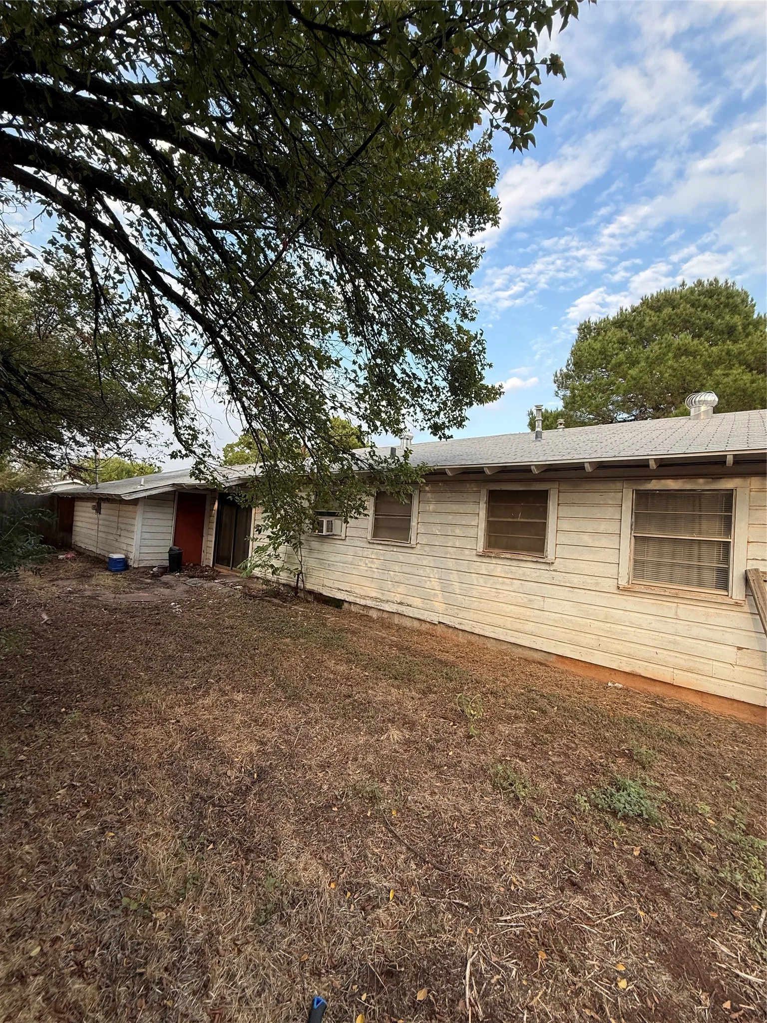 Single Family Residence For Sale in Taylor County , 3717 Laurel Drive, Abilene, Texas 79603, 3 Bedroom, 2 Bathroom, 2 Garage spaces, 1,080 Sqft, built in 1959, mls#21405326, Real Estate Agent in Abilene, Homes For Sale in Taylor county, Homes For Sale in Abilene, Realtor in Abilene Texas, Real Estate Brokerage Independent Realty Texas, Luminita Cordes Realtor