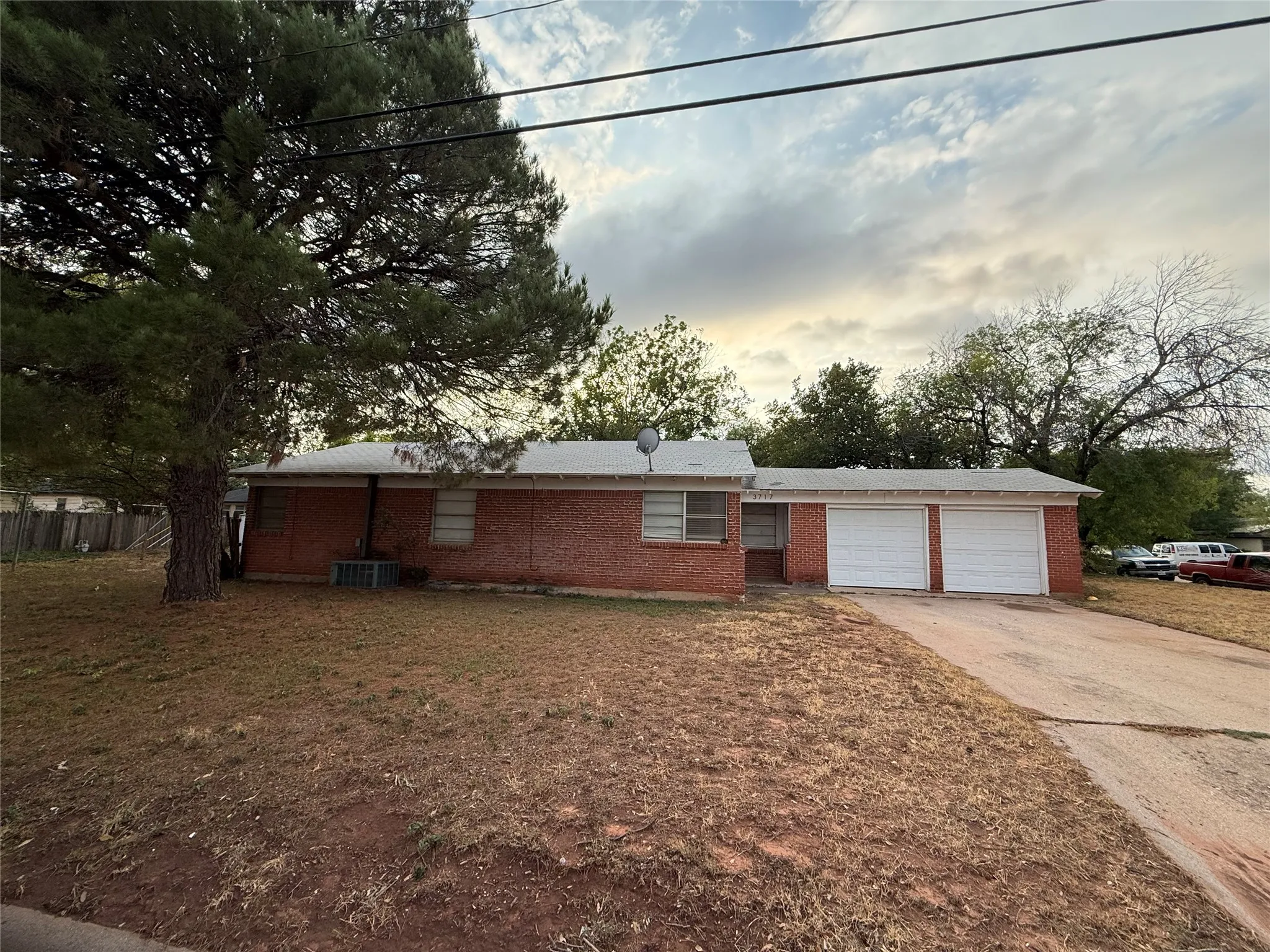 Single Family Residence For Sale in Taylor County , 3717 Laurel Drive, Abilene, Texas 79603, 3 Bedroom, 2 Bathroom, 2 Garage spaces, 1,080 Sqft, built in 1959, mls#21405326, Real Estate Agent in Abilene, Homes For Sale in Taylor county, Homes For Sale in Abilene, Realtor in Abilene Texas, Real Estate Brokerage Independent Realty Texas, Luminita Cordes Realtor