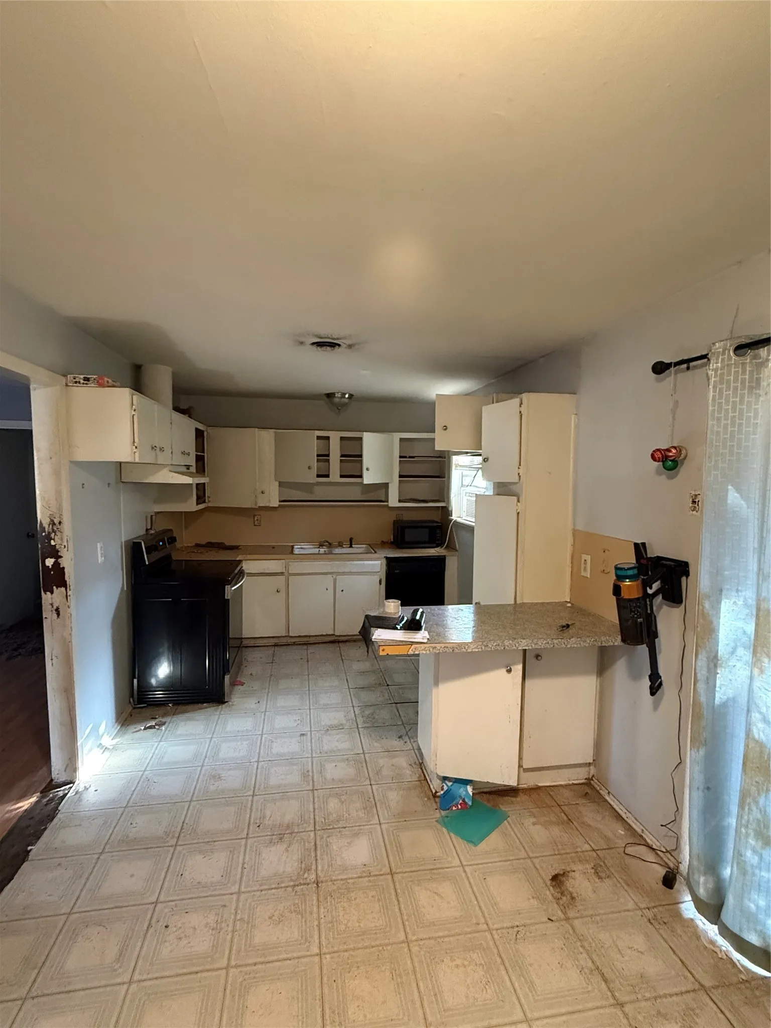 Single Family Residence For Sale in Taylor County , 3717 Laurel Drive, Abilene, Texas 79603, 3 Bedroom, 2 Bathroom, 2 Garage spaces, 1,080 Sqft, built in 1959, mls#21405326, Real Estate Agent in Abilene, Homes For Sale in Taylor county, Homes For Sale in Abilene, Realtor in Abilene Texas, Real Estate Brokerage Independent Realty Texas, Luminita Cordes Realtor