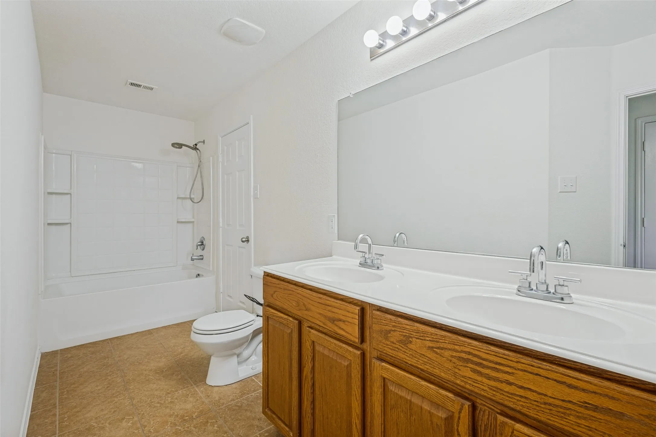 Single Family Residence For Rent in Denton County , 1120 Oakbrook Street, Prosper, Texas 75078, 4 Bedroom, 2 Bathroom, 2 Garage spaces, 2,338 Sqft, built in 2007, mls#21352004, Real Estate Agent in Prosper, Homes For Rent in Denton county, Homes For Rent in Prosper, Realtor in Prosper Texas, Real Estate Brokerage Independent Realty Texas, Luminita Cordes Realtor