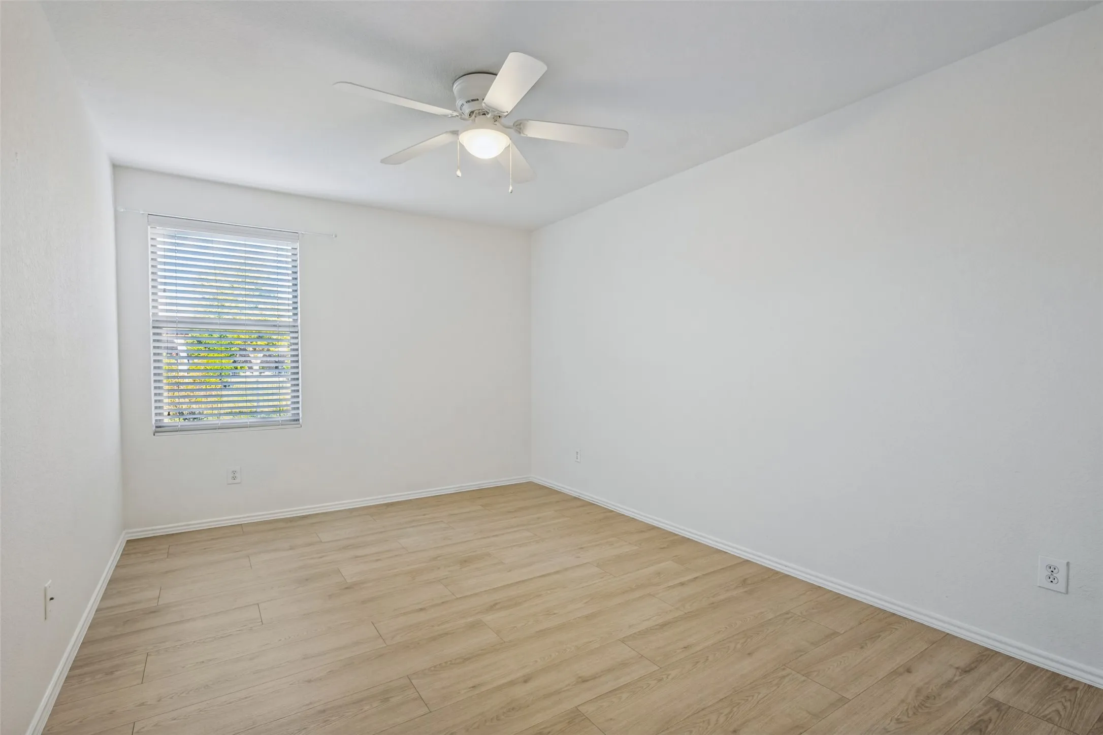 Single Family Residence For Rent in Denton County , 1120 Oakbrook Street, Prosper, Texas 75078, 4 Bedroom, 2 Bathroom, 2 Garage spaces, 2,338 Sqft, built in 2007, mls#21352004, Real Estate Agent in Prosper, Homes For Rent in Denton county, Homes For Rent in Prosper, Realtor in Prosper Texas, Real Estate Brokerage Independent Realty Texas, Luminita Cordes Realtor