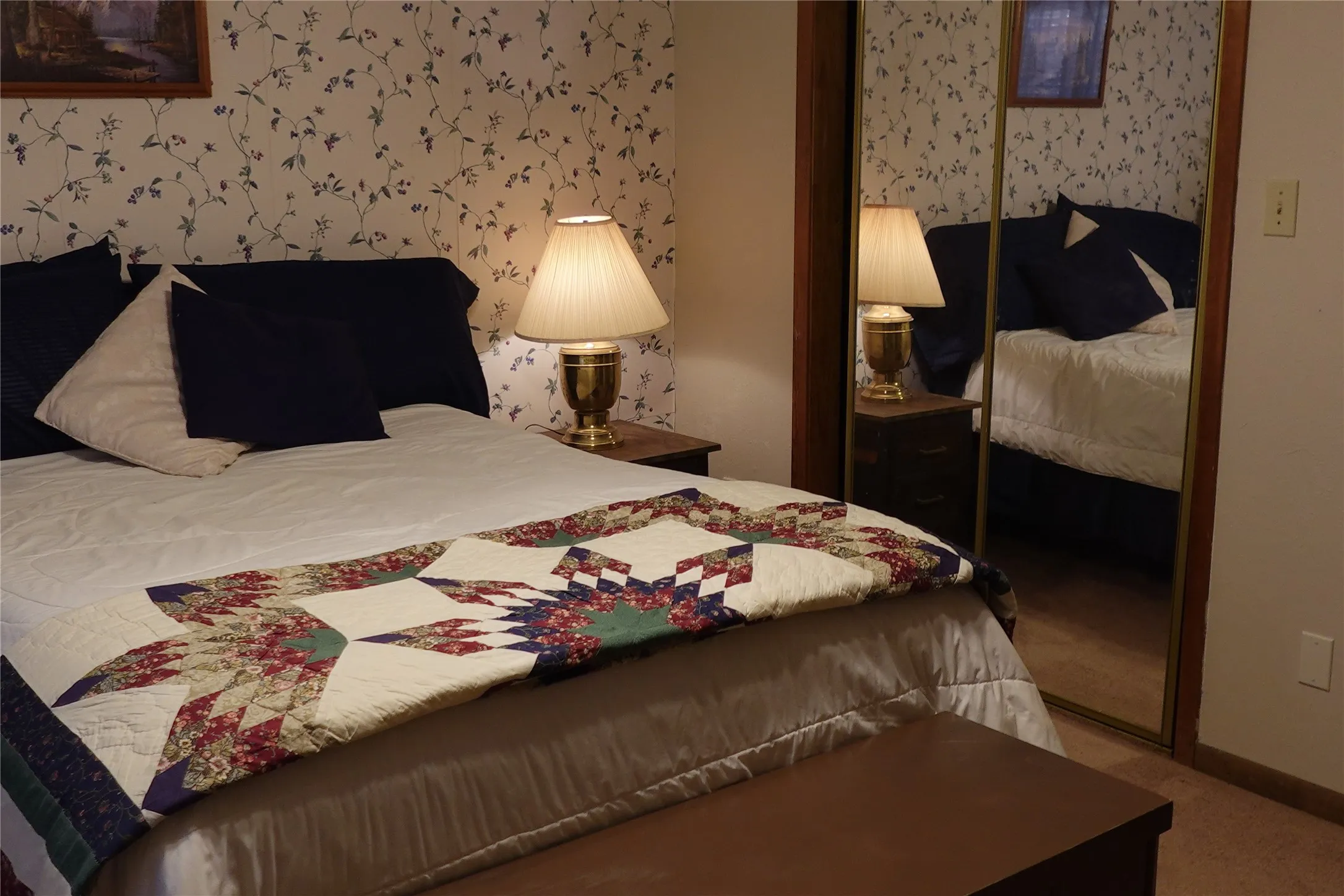 Patterned wallpaper