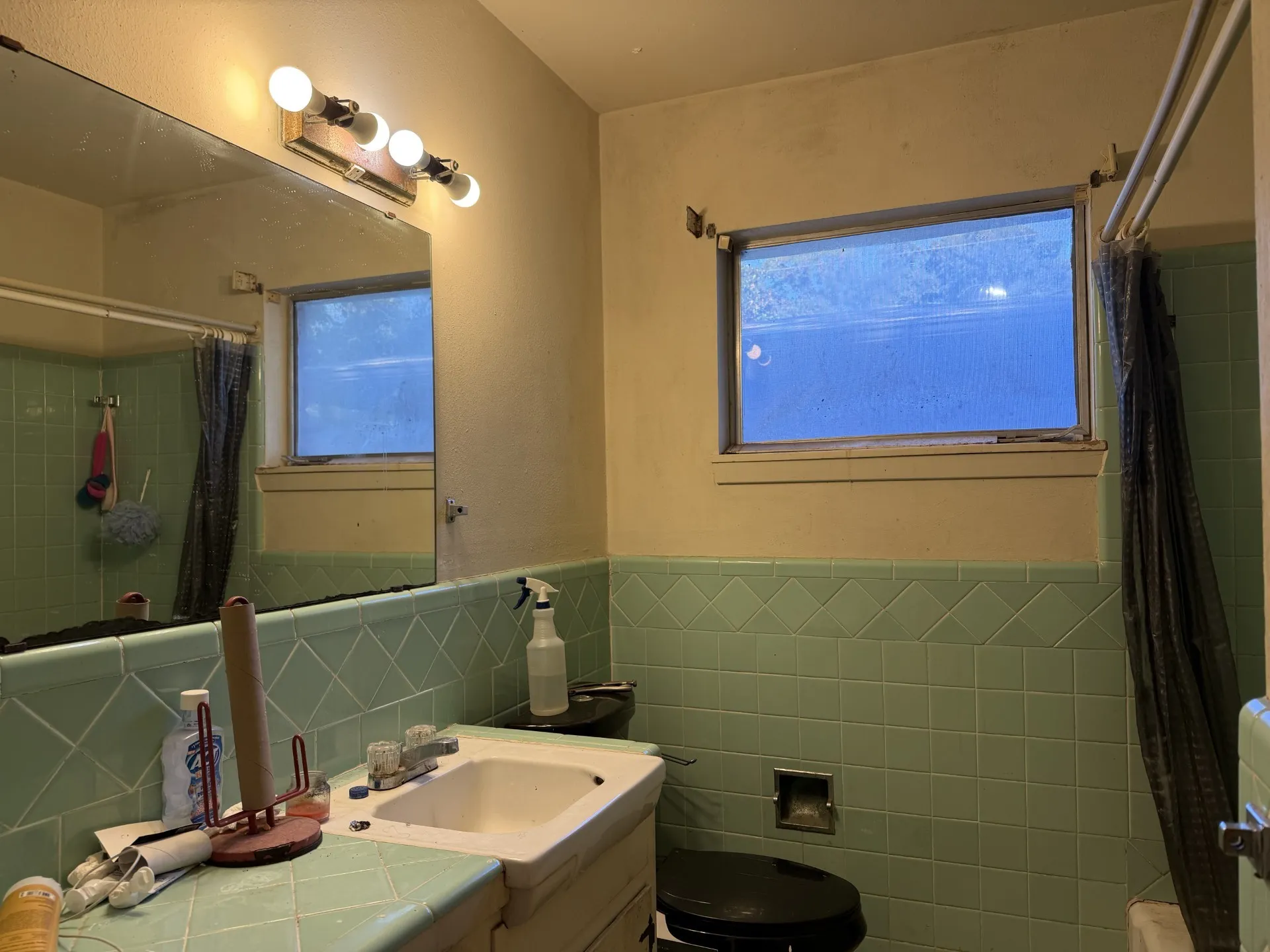 Single Family Residence For Sale in Tarrant County , 1202 W Tucker Boulevard, Arlington, Texas 76013, 3 Bedroom, 2 Bathroom, 2 Garage spaces, 1,612 Sqft, built in 1955, mls#21407687, Real Estate Agent in Arlington, Homes For Sale in Tarrant county, Homes For Sale in Arlington, Realtor in Arlington Texas, Real Estate Brokerage Independent Realty Texas, Luminita Cordes Realtor