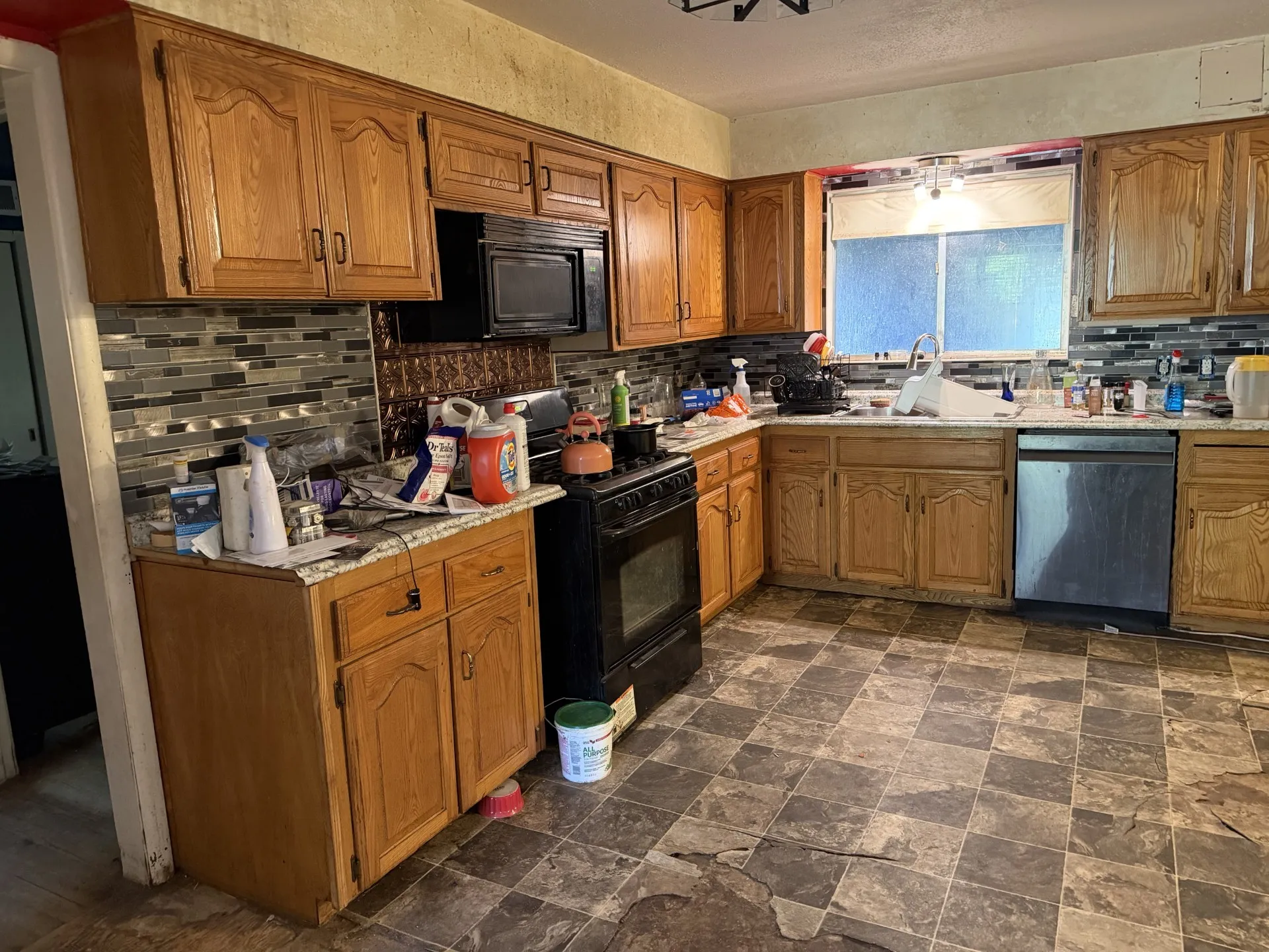 Single Family Residence For Sale in Tarrant County , 1202 W Tucker Boulevard, Arlington, Texas 76013, 3 Bedroom, 2 Bathroom, 2 Garage spaces, 1,612 Sqft, built in 1955, mls#21407687, Real Estate Agent in Arlington, Homes For Sale in Tarrant county, Homes For Sale in Arlington, Realtor in Arlington Texas, Real Estate Brokerage Independent Realty Texas, Luminita Cordes Realtor