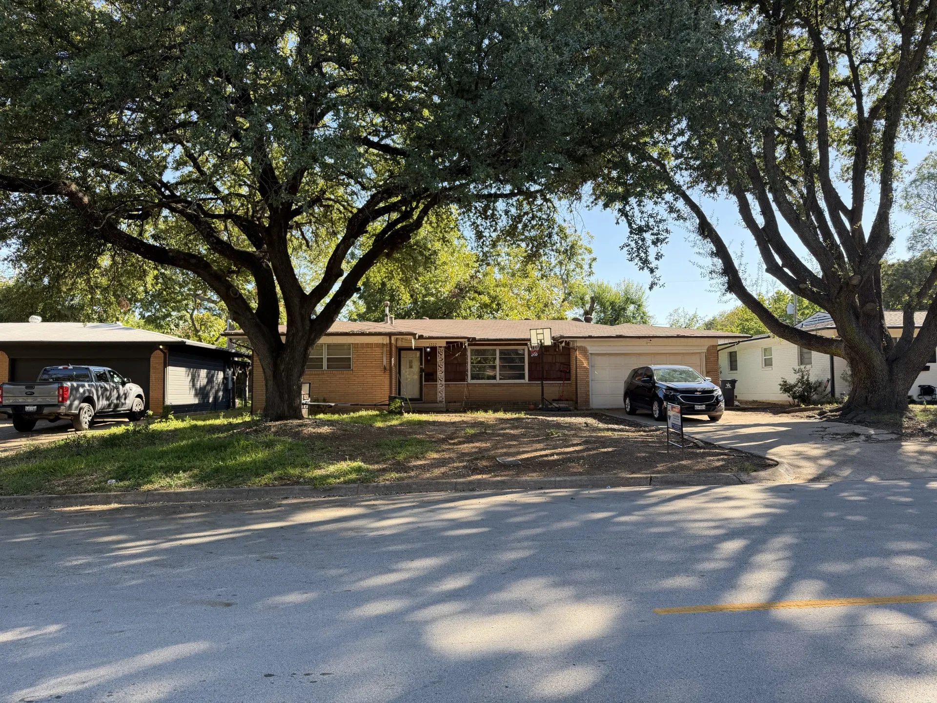 Single Family Residence For Sale in Tarrant County , 1202 W Tucker Boulevard, Arlington, Texas 76013, 3 Bedroom, 2 Bathroom, 2 Garage spaces, 1,612 Sqft, built in 1955, mls#21407687, Real Estate Agent in Arlington, Homes For Sale in Tarrant county, Homes For Sale in Arlington, Realtor in Arlington Texas, Real Estate Brokerage Independent Realty Texas, Luminita Cordes Realtor