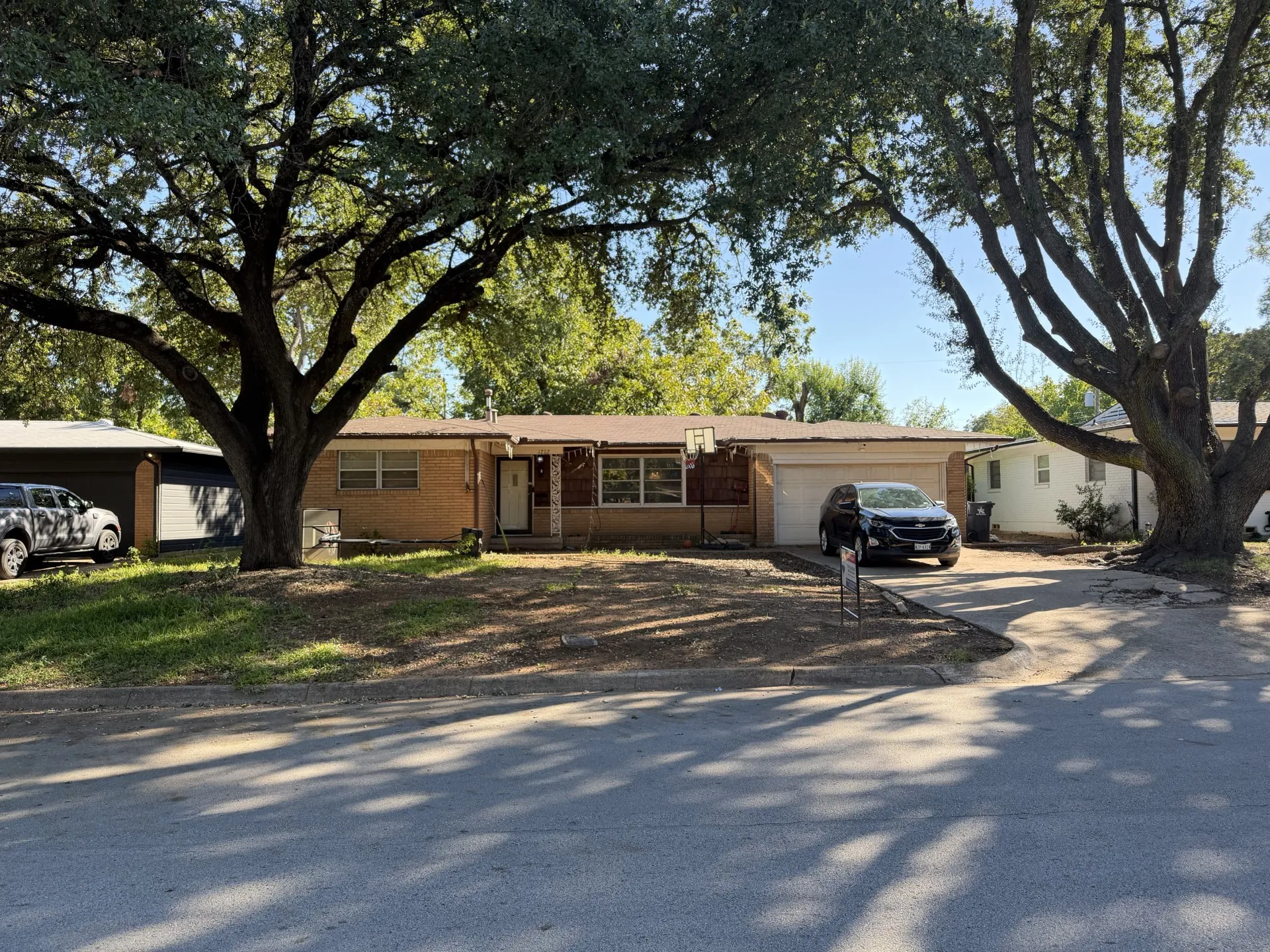 Single Family Residence For Sale in Tarrant County , 1202 W Tucker Boulevard, Arlington, Texas 76013, 3 Bedroom, 2 Bathroom, 2 Garage spaces, 1,612 Sqft, built in 1955, mls#21407687, Real Estate Agent in Arlington, Homes For Sale in Tarrant county, Homes For Sale in Arlington, Realtor in Arlington Texas, Real Estate Brokerage Independent Realty Texas, Luminita Cordes Realtor