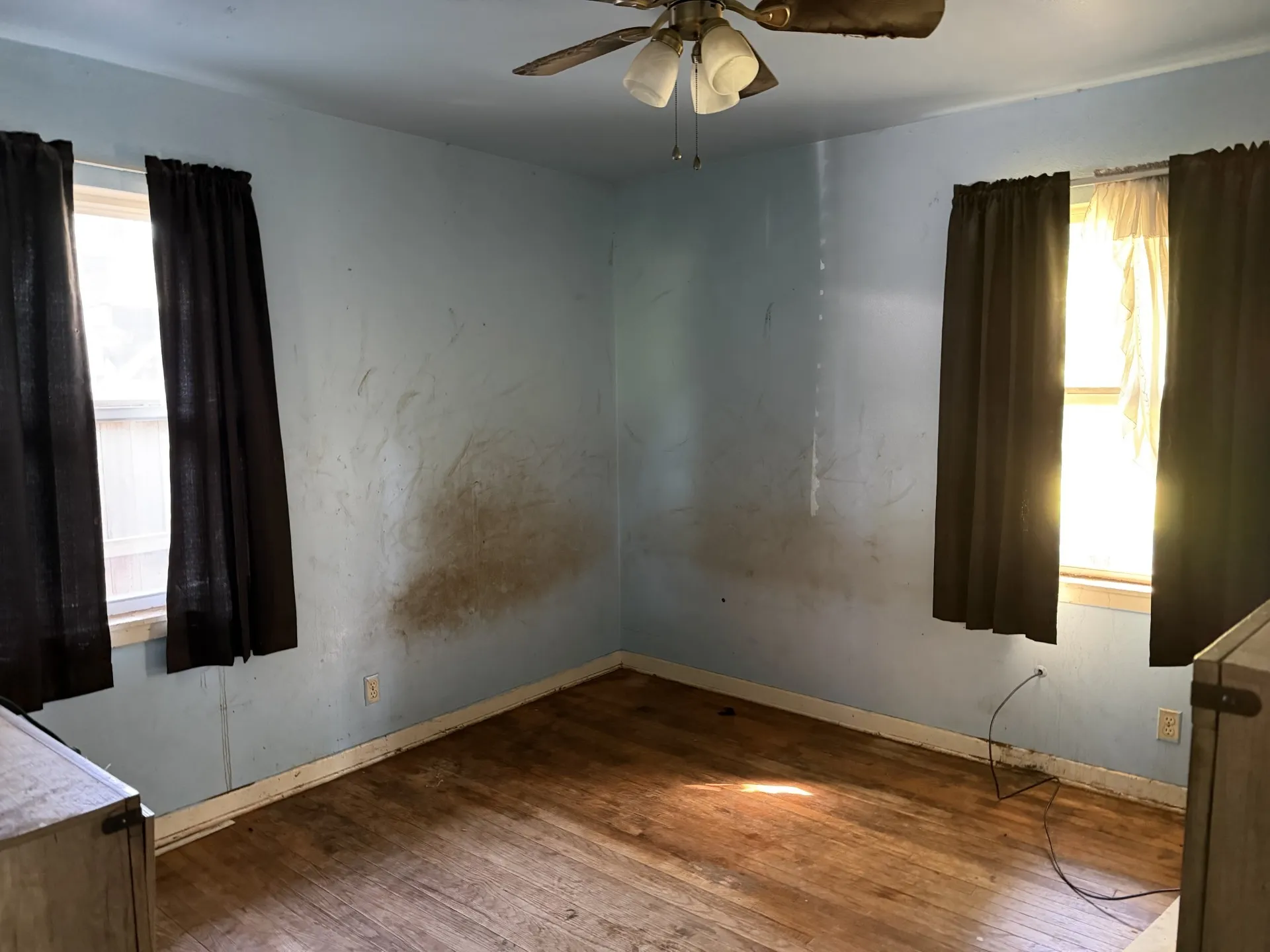 Single Family Residence For Sale in Tarrant County , 1202 W Tucker Boulevard, Arlington, Texas 76013, 3 Bedroom, 2 Bathroom, 2 Garage spaces, 1,612 Sqft, built in 1955, mls#21407687, Real Estate Agent in Arlington, Homes For Sale in Tarrant county, Homes For Sale in Arlington, Realtor in Arlington Texas, Real Estate Brokerage Independent Realty Texas, Luminita Cordes Realtor