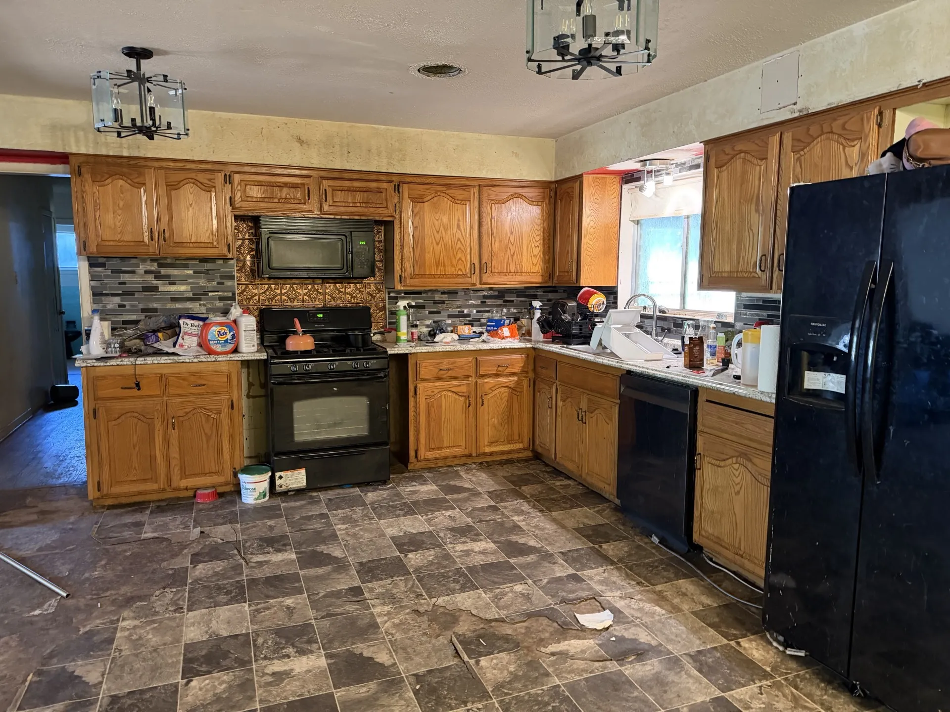 Single Family Residence For Sale in Tarrant County , 1202 W Tucker Boulevard, Arlington, Texas 76013, 3 Bedroom, 2 Bathroom, 2 Garage spaces, 1,612 Sqft, built in 1955, mls#21407687, Real Estate Agent in Arlington, Homes For Sale in Tarrant county, Homes For Sale in Arlington, Realtor in Arlington Texas, Real Estate Brokerage Independent Realty Texas, Luminita Cordes Realtor