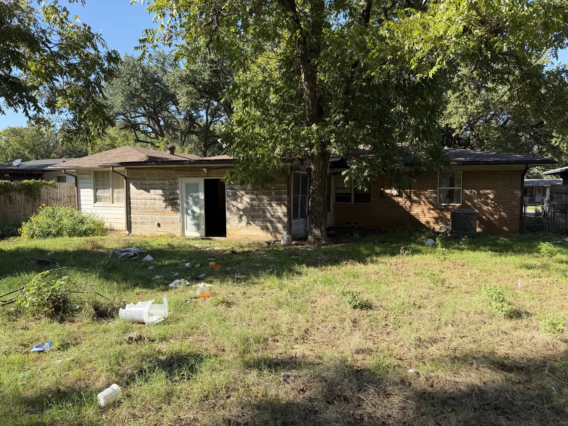 Single Family Residence For Sale in Tarrant County , 1202 W Tucker Boulevard, Arlington, Texas 76013, 3 Bedroom, 2 Bathroom, 2 Garage spaces, 1,612 Sqft, built in 1955, mls#21407687, Real Estate Agent in Arlington, Homes For Sale in Tarrant county, Homes For Sale in Arlington, Realtor in Arlington Texas, Real Estate Brokerage Independent Realty Texas, Luminita Cordes Realtor