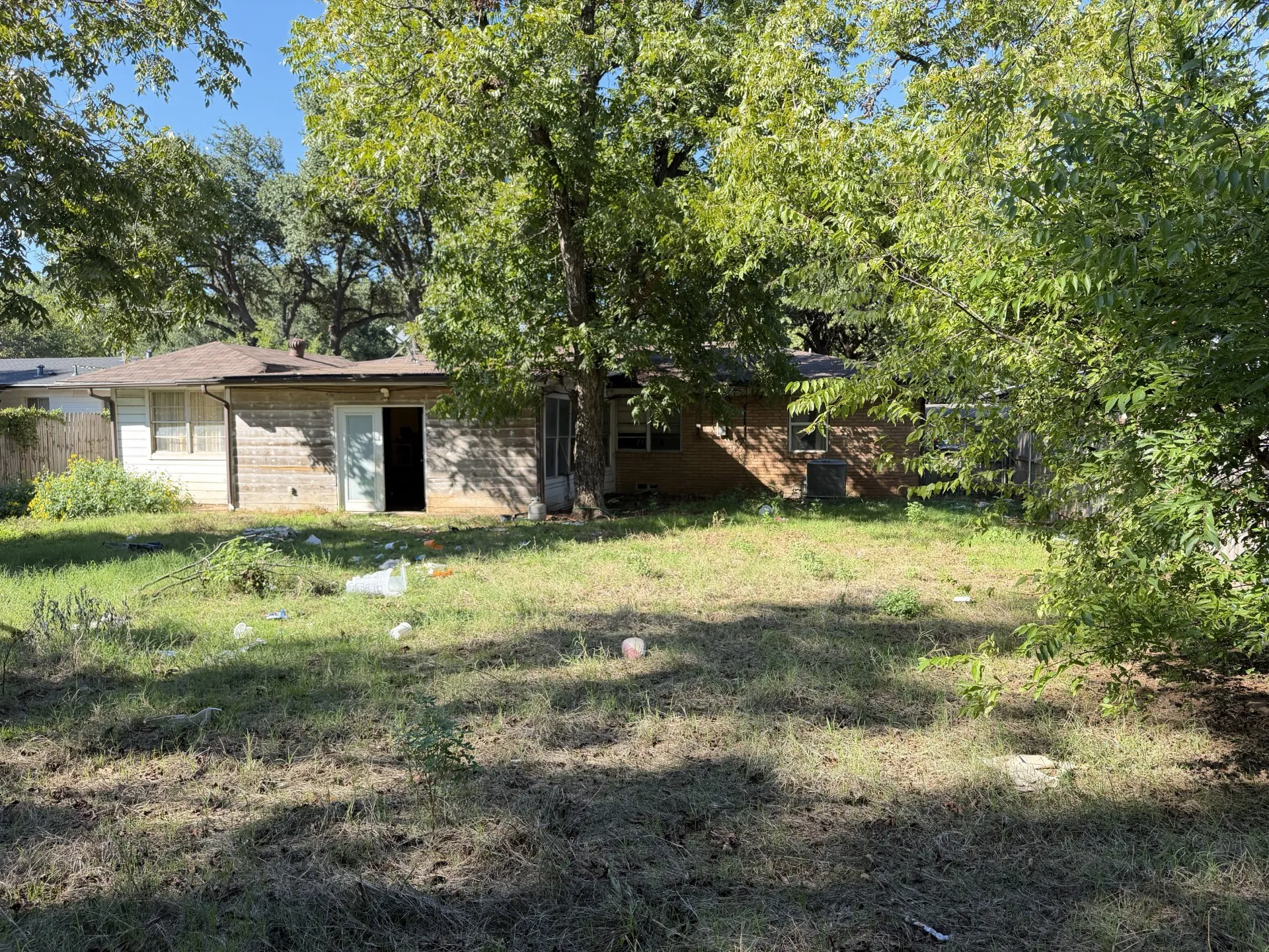 Single Family Residence For Sale in Tarrant County , 1202 W Tucker Boulevard, Arlington, Texas 76013, 3 Bedroom, 2 Bathroom, 2 Garage spaces, 1,612 Sqft, built in 1955, mls#21407687, Real Estate Agent in Arlington, Homes For Sale in Tarrant county, Homes For Sale in Arlington, Realtor in Arlington Texas, Real Estate Brokerage Independent Realty Texas, Luminita Cordes Realtor