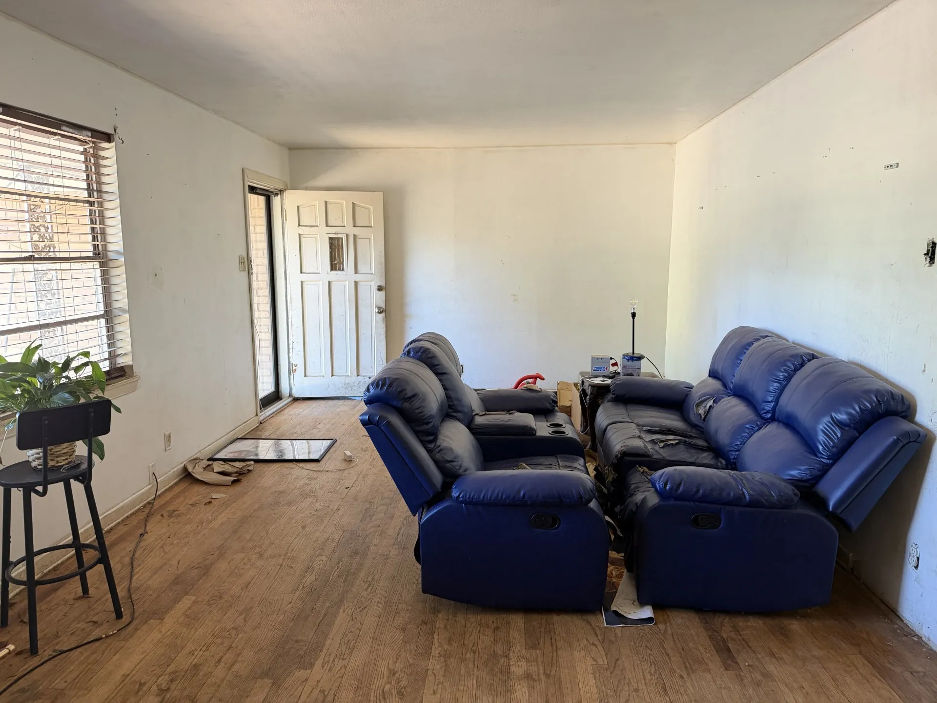 Single Family Residence For Sale in Tarrant County , 1202 W Tucker Boulevard, Arlington, Texas 76013, 3 Bedroom, 2 Bathroom, 2 Garage spaces, 1,612 Sqft, built in 1955, mls#21407687, Real Estate Agent in Arlington, Homes For Sale in Tarrant county, Homes For Sale in Arlington, Realtor in Arlington Texas, Real Estate Brokerage Independent Realty Texas, Luminita Cordes Realtor