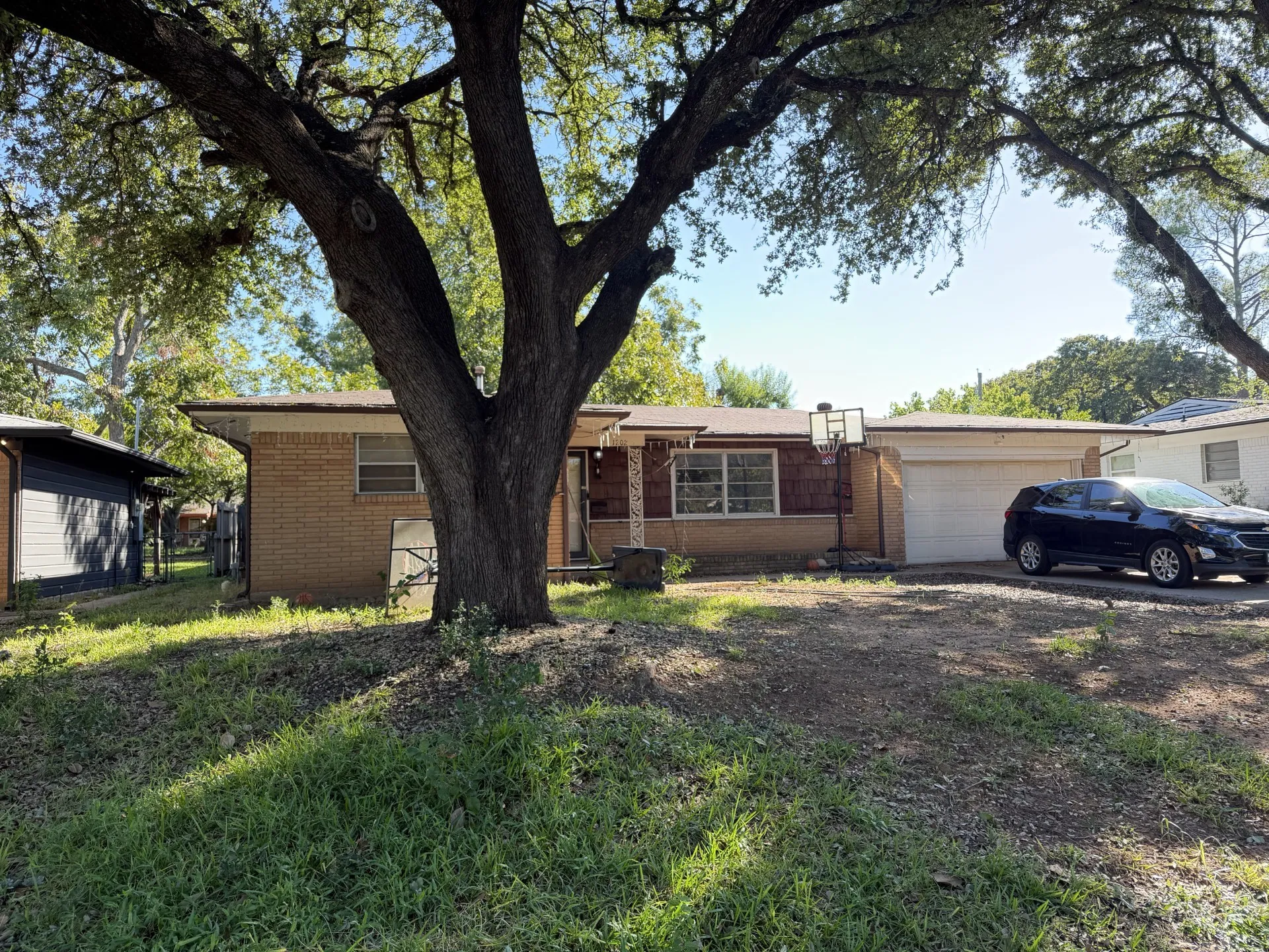 Single Family Residence For Sale in Tarrant County , 1202 W Tucker Boulevard, Arlington, Texas 76013, 3 Bedroom, 2 Bathroom, 2 Garage spaces, 1,612 Sqft, built in 1955, mls#21407687, Real Estate Agent in Arlington, Homes For Sale in Tarrant county, Homes For Sale in Arlington, Realtor in Arlington Texas, Real Estate Brokerage Independent Realty Texas, Luminita Cordes Realtor