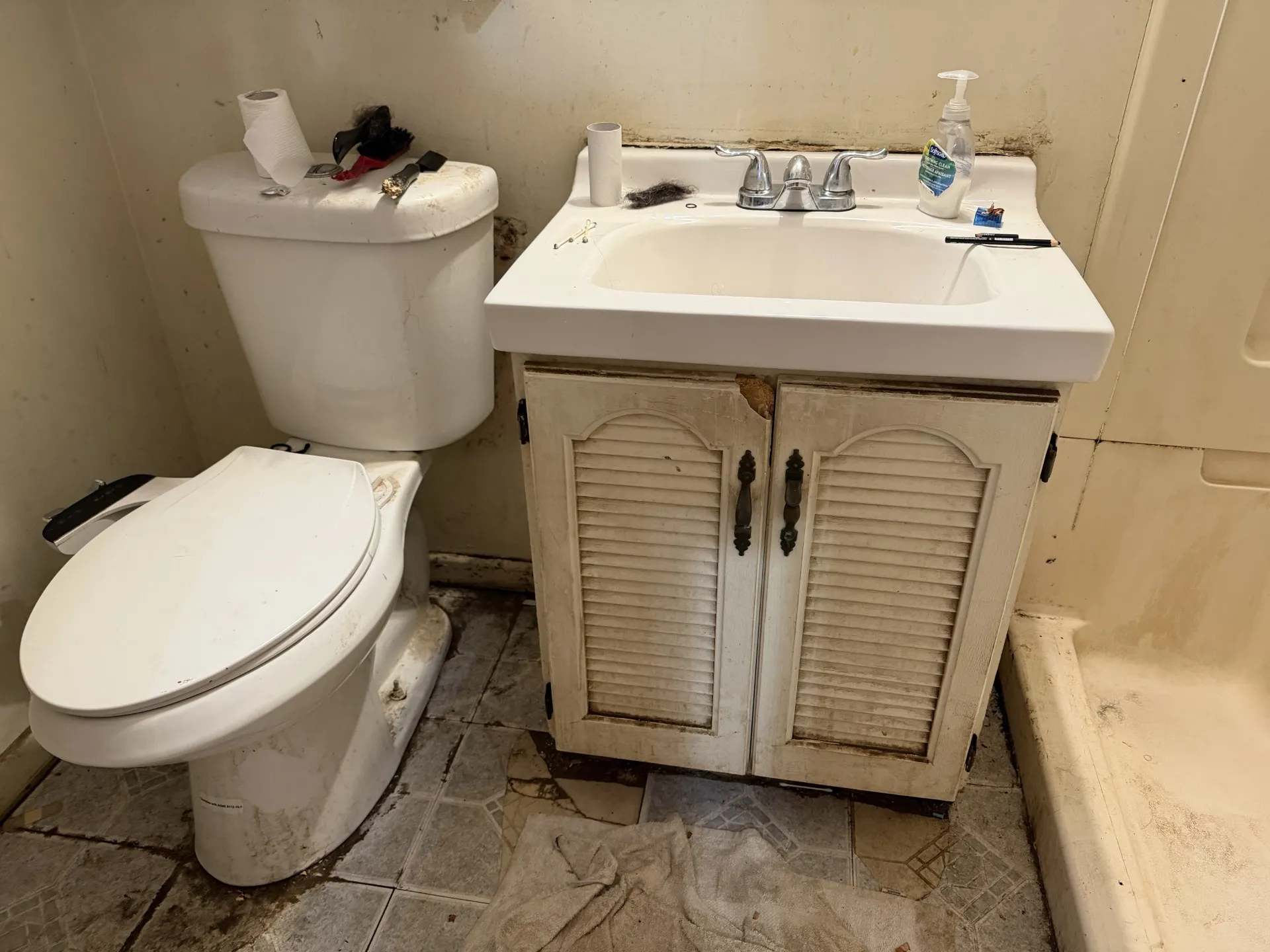 Single Family Residence For Sale in Tarrant County , 1202 W Tucker Boulevard, Arlington, Texas 76013, 3 Bedroom, 2 Bathroom, 2 Garage spaces, 1,612 Sqft, built in 1955, mls#21407687, Real Estate Agent in Arlington, Homes For Sale in Tarrant county, Homes For Sale in Arlington, Realtor in Arlington Texas, Real Estate Brokerage Independent Realty Texas, Luminita Cordes Realtor