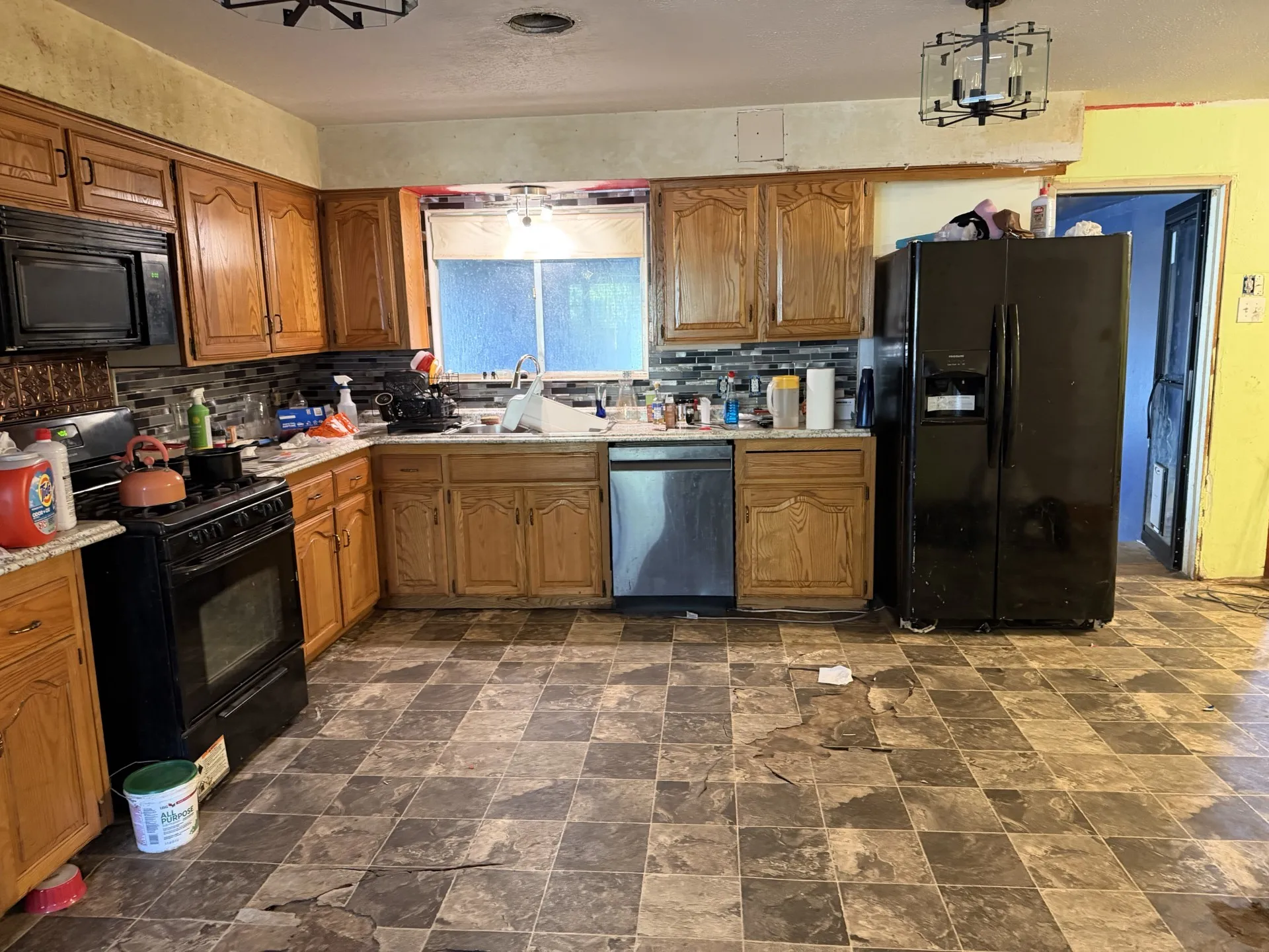 Single Family Residence For Sale in Tarrant County , 1202 W Tucker Boulevard, Arlington, Texas 76013, 3 Bedroom, 2 Bathroom, 2 Garage spaces, 1,612 Sqft, built in 1955, mls#21407687, Real Estate Agent in Arlington, Homes For Sale in Tarrant county, Homes For Sale in Arlington, Realtor in Arlington Texas, Real Estate Brokerage Independent Realty Texas, Luminita Cordes Realtor