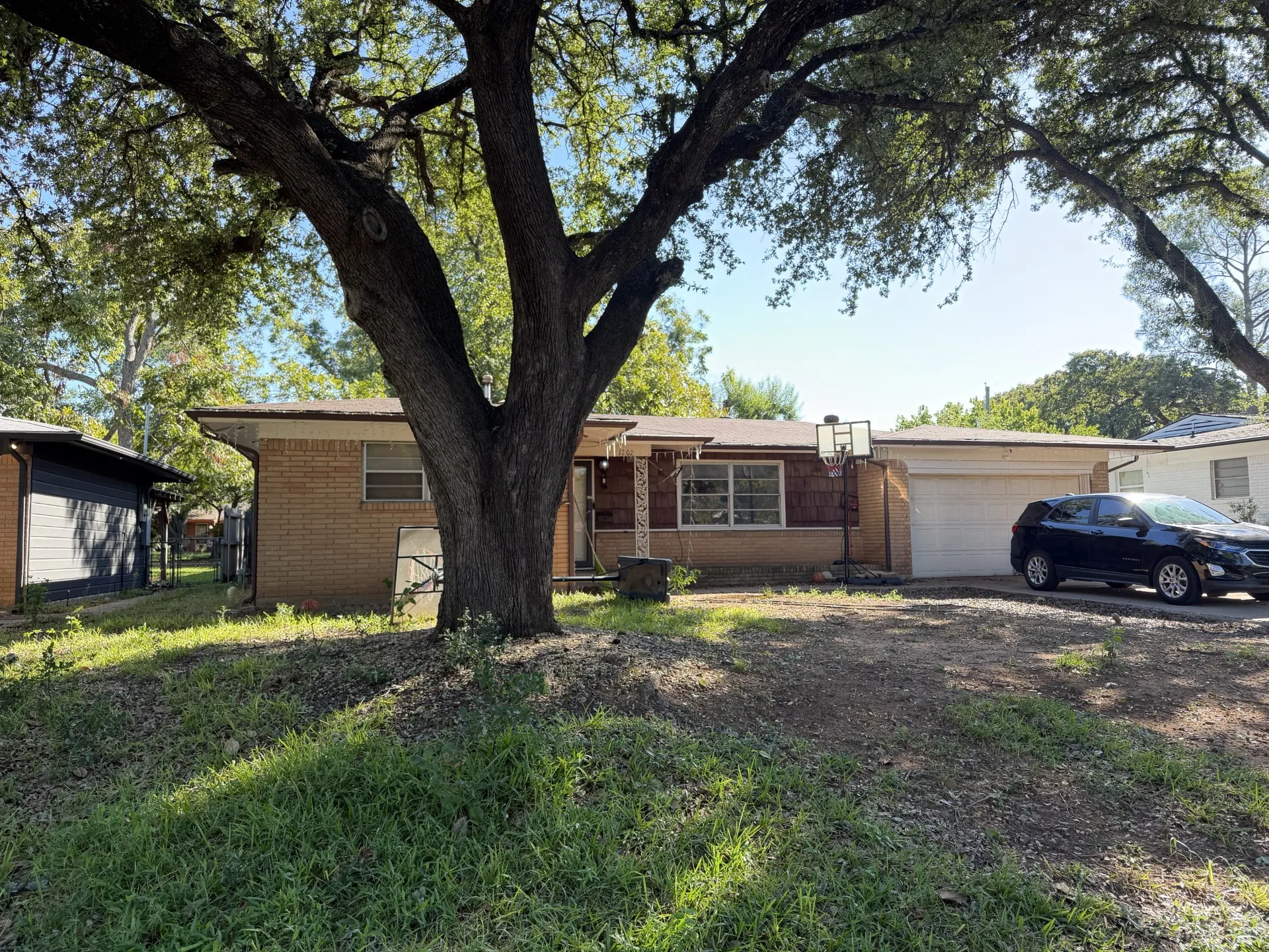 Single Family Residence For Sale in Tarrant County , 1202 W Tucker Boulevard, Arlington, Texas 76013, 3 Bedroom, 2 Bathroom, 2 Garage spaces, 1,612 Sqft, built in 1955, mls#21407687, Real Estate Agent in Arlington, Homes For Sale in Tarrant county, Homes For Sale in Arlington, Realtor in Arlington Texas, Real Estate Brokerage Independent Realty Texas, Luminita Cordes Realtor