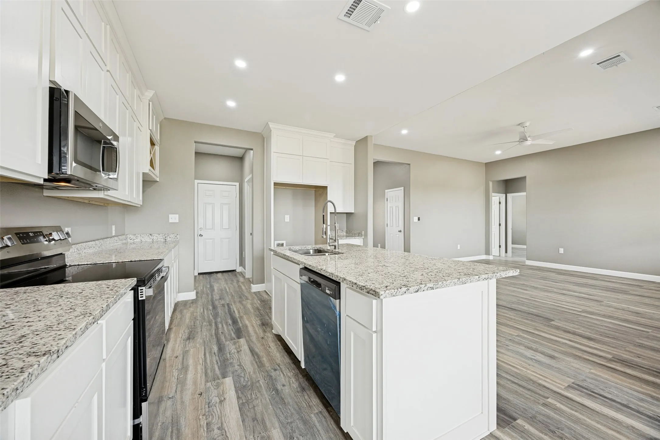 Single Family Residence For Sale in Hunt County , 3712 County Road 1102, Celeste, Texas 75423, 4 Bedroom, 2 Bathroom, 2 Garage spaces, 1,725 Sqft, built in 2024, mls#21408655, Real Estate Agent in Celeste, Homes For Sale in Hunt county, Homes For Sale in Celeste, Realtor in Celeste Texas, Real Estate Brokerage Independent Realty Texas, Luminita Cordes Realtor