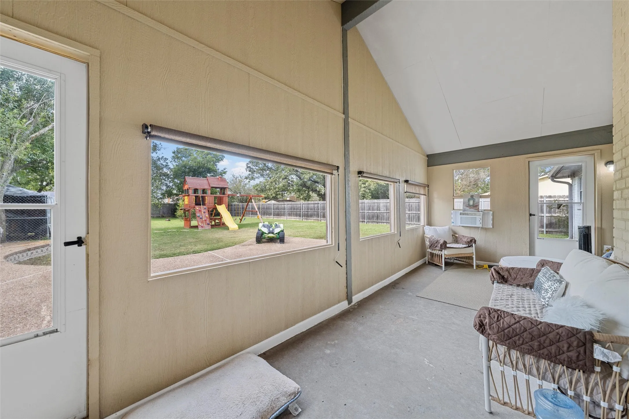 Single Family Residence For Rent in Mc Lennan County , 129 Texas Avenue, Hewitt, Texas 76643, 4 Bedroom, 2 Bathroom, Garage spaces, 2,148 Sqft, built in 1976, mls#21408653, Real Estate Agent in Hewitt, Homes For Rent in Mc Lennan county, Homes For Rent in Hewitt, Realtor in Hewitt Texas, Real Estate Brokerage Independent Realty Texas, Luminita Cordes Realtor