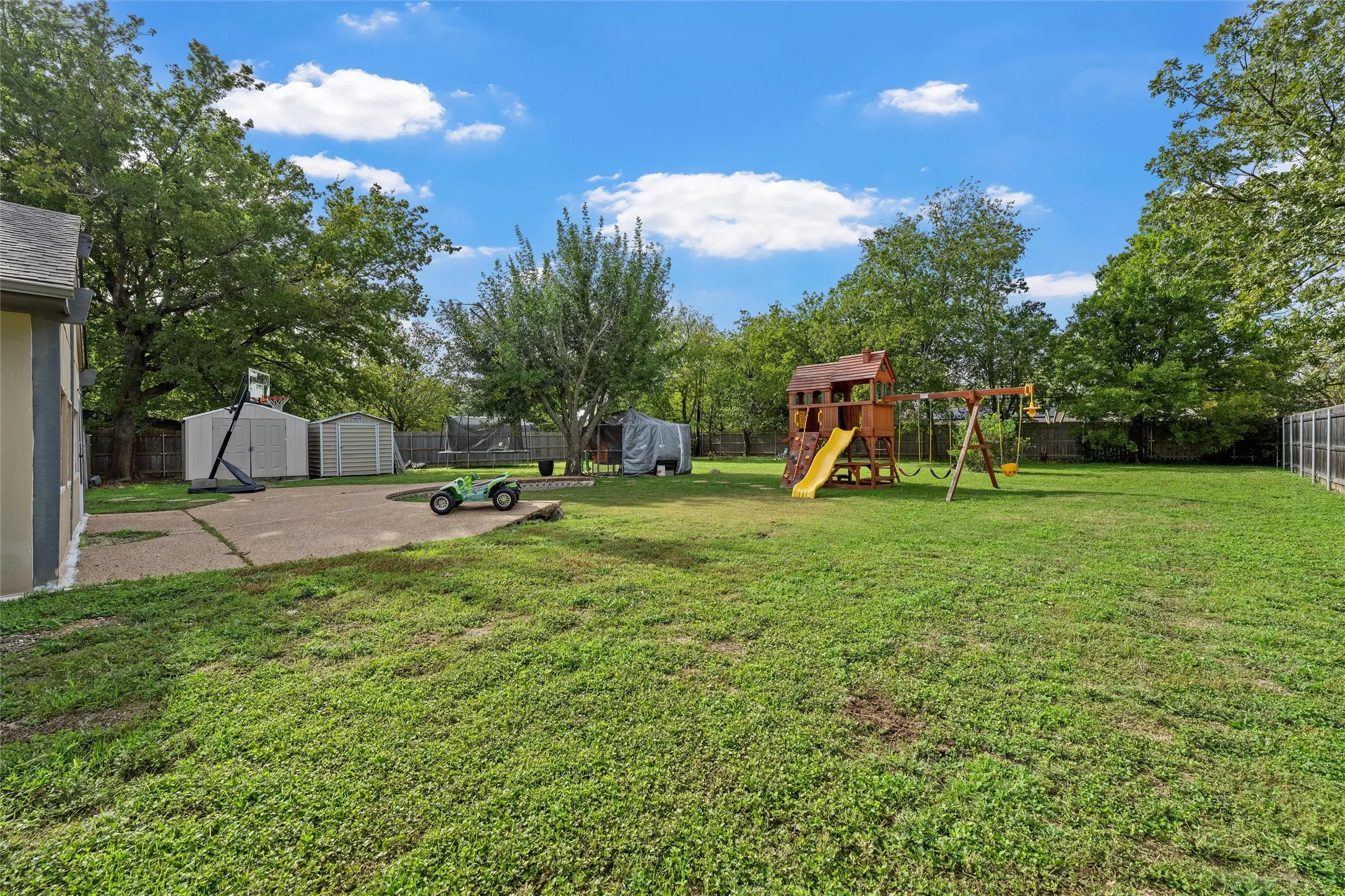 Single Family Residence For Rent in Mc Lennan County , 129 Texas Avenue, Hewitt, Texas 76643, 4 Bedroom, 2 Bathroom, Garage spaces, 2,148 Sqft, built in 1976, mls#21408653, Real Estate Agent in Hewitt, Homes For Rent in Mc Lennan county, Homes For Rent in Hewitt, Realtor in Hewitt Texas, Real Estate Brokerage Independent Realty Texas, Luminita Cordes Realtor