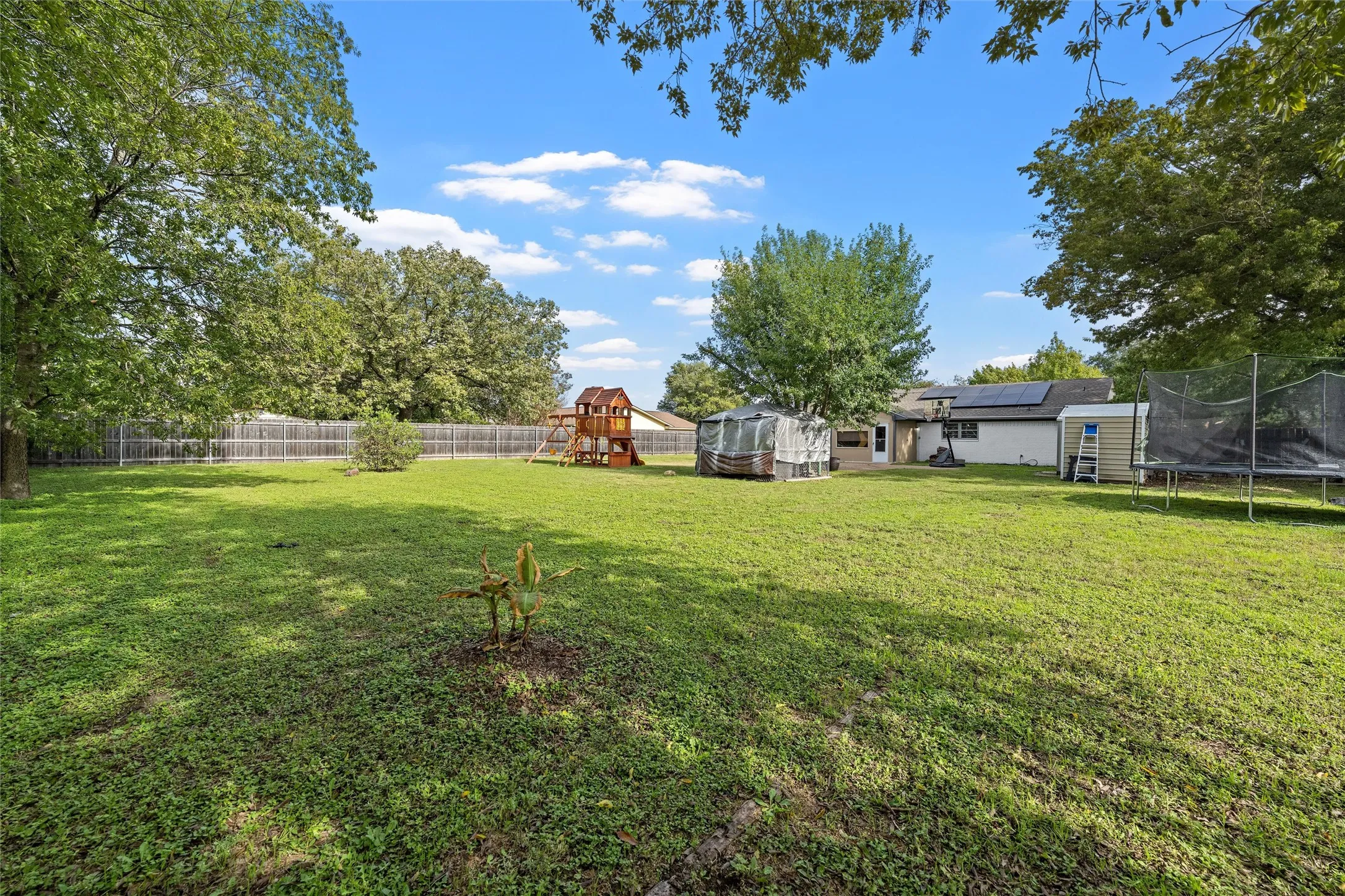 Single Family Residence For Rent in Mc Lennan County , 129 Texas Avenue, Hewitt, Texas 76643, 4 Bedroom, 2 Bathroom, Garage spaces, 2,148 Sqft, built in 1976, mls#21408653, Real Estate Agent in Hewitt, Homes For Rent in Mc Lennan county, Homes For Rent in Hewitt, Realtor in Hewitt Texas, Real Estate Brokerage Independent Realty Texas, Luminita Cordes Realtor