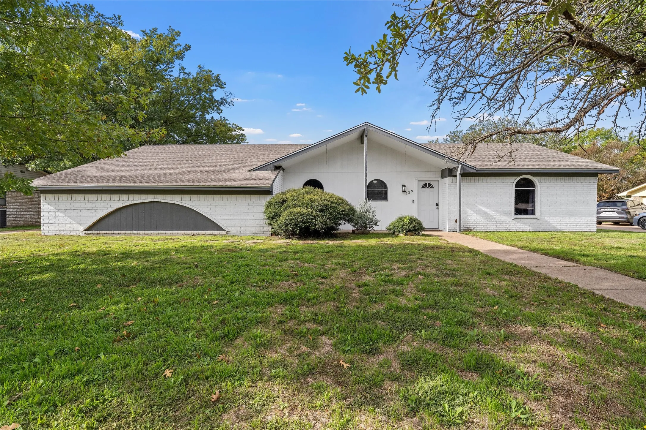 Single Family Residence For Rent in Mc Lennan County , 129 Texas Avenue, Hewitt, Texas 76643, 4 Bedroom, 2 Bathroom, Garage spaces, 2,148 Sqft, built in 1976, mls#21408653, Real Estate Agent in Hewitt, Homes For Rent in Mc Lennan county, Homes For Rent in Hewitt, Realtor in Hewitt Texas, Real Estate Brokerage Independent Realty Texas, Luminita Cordes Realtor