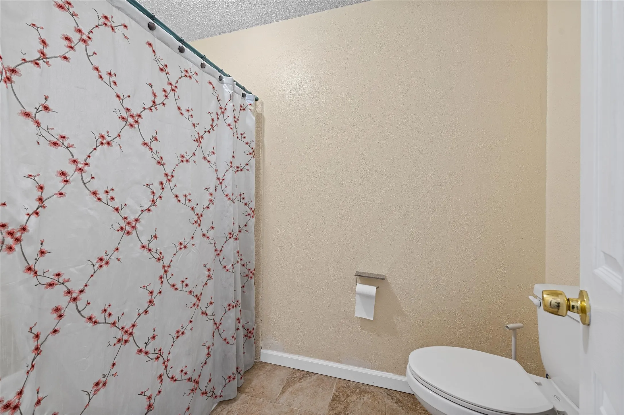 Single Family Residence For Rent in Mc Lennan County , 129 Texas Avenue, Hewitt, Texas 76643, 4 Bedroom, 2 Bathroom, Garage spaces, 2,148 Sqft, built in 1976, mls#21408653, Real Estate Agent in Hewitt, Homes For Rent in Mc Lennan county, Homes For Rent in Hewitt, Realtor in Hewitt Texas, Real Estate Brokerage Independent Realty Texas, Luminita Cordes Realtor