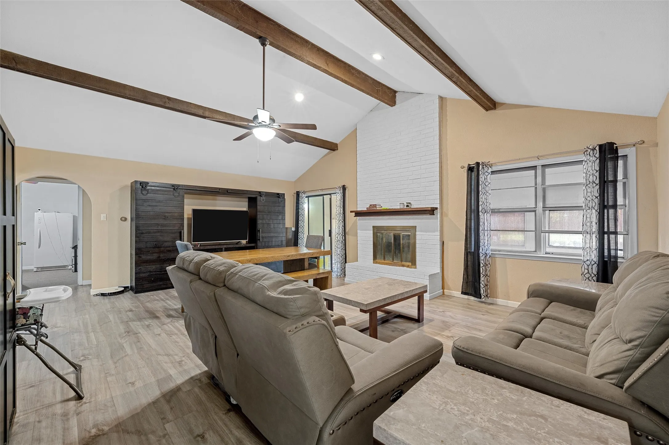 Single Family Residence For Rent in Mc Lennan County , 129 Texas Avenue, Hewitt, Texas 76643, 4 Bedroom, 2 Bathroom, Garage spaces, 2,148 Sqft, built in 1976, mls#21408653, Real Estate Agent in Hewitt, Homes For Rent in Mc Lennan county, Homes For Rent in Hewitt, Realtor in Hewitt Texas, Real Estate Brokerage Independent Realty Texas, Luminita Cordes Realtor