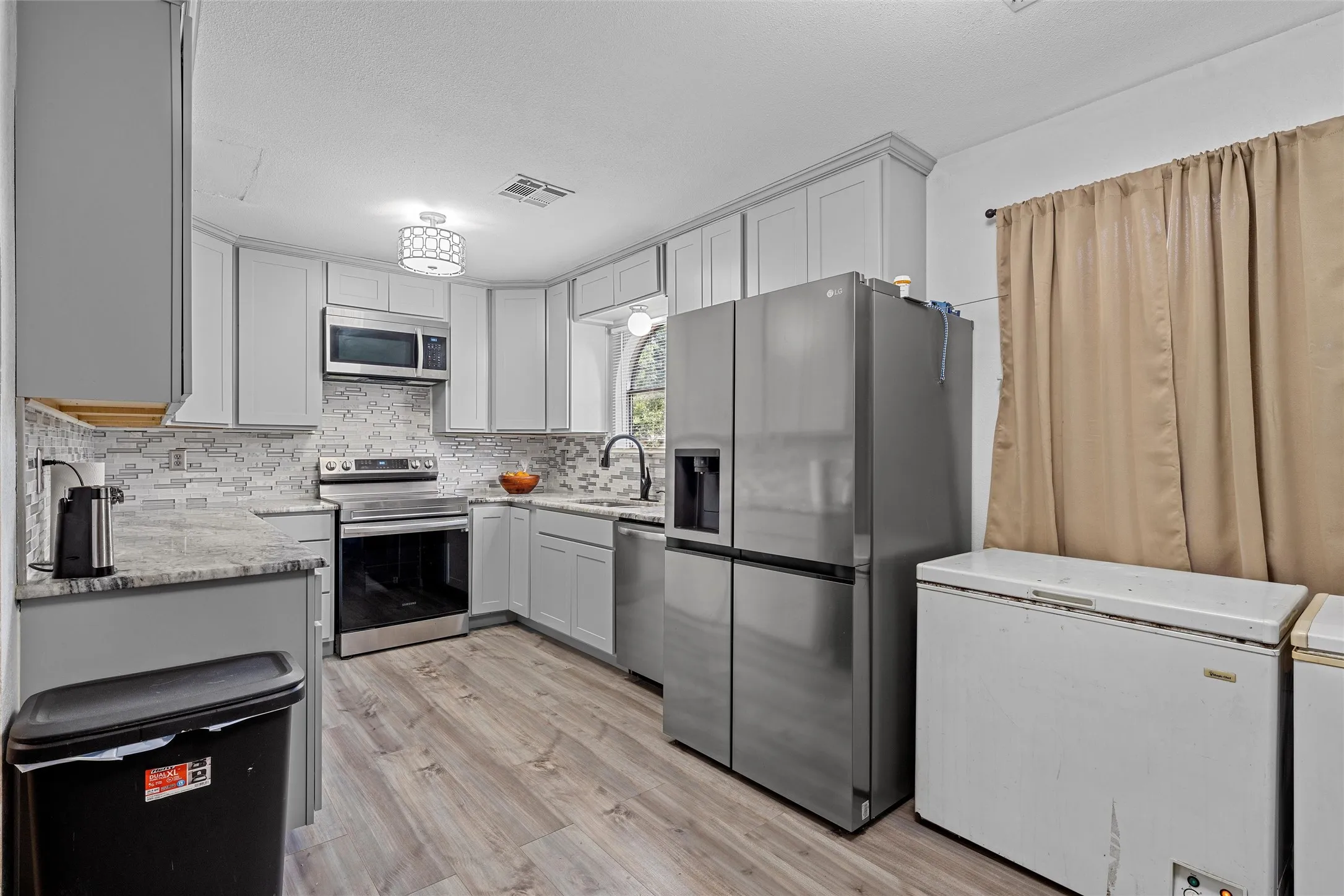 Single Family Residence For Rent in Mc Lennan County , 129 Texas Avenue, Hewitt, Texas 76643, 4 Bedroom, 2 Bathroom, Garage spaces, 2,148 Sqft, built in 1976, mls#21408653, Real Estate Agent in Hewitt, Homes For Rent in Mc Lennan county, Homes For Rent in Hewitt, Realtor in Hewitt Texas, Real Estate Brokerage Independent Realty Texas, Luminita Cordes Realtor