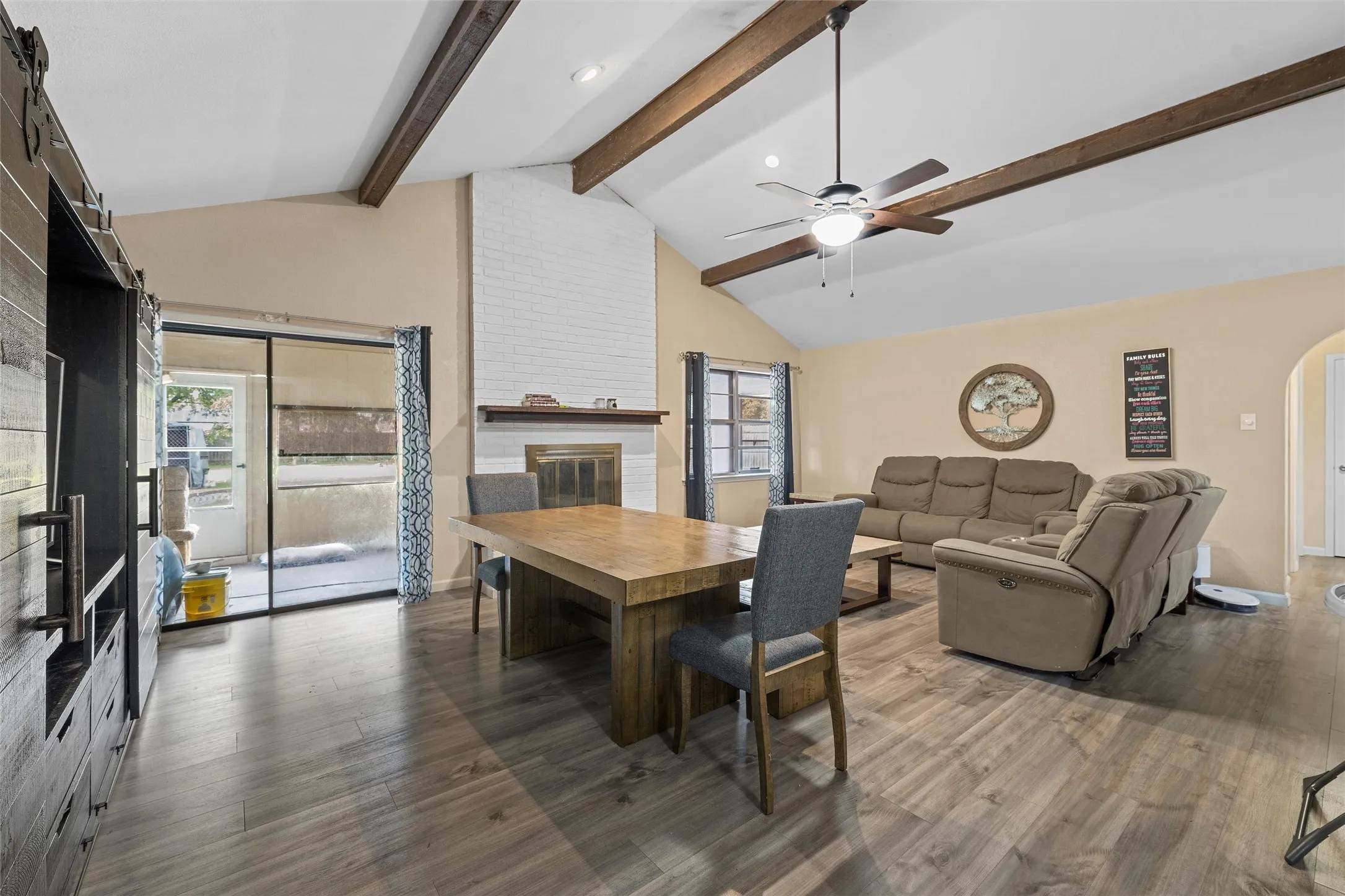Single Family Residence For Rent in Mc Lennan County , 129 Texas Avenue, Hewitt, Texas 76643, 4 Bedroom, 2 Bathroom, Garage spaces, 2,148 Sqft, built in 1976, mls#21408653, Real Estate Agent in Hewitt, Homes For Rent in Mc Lennan county, Homes For Rent in Hewitt, Realtor in Hewitt Texas, Real Estate Brokerage Independent Realty Texas, Luminita Cordes Realtor