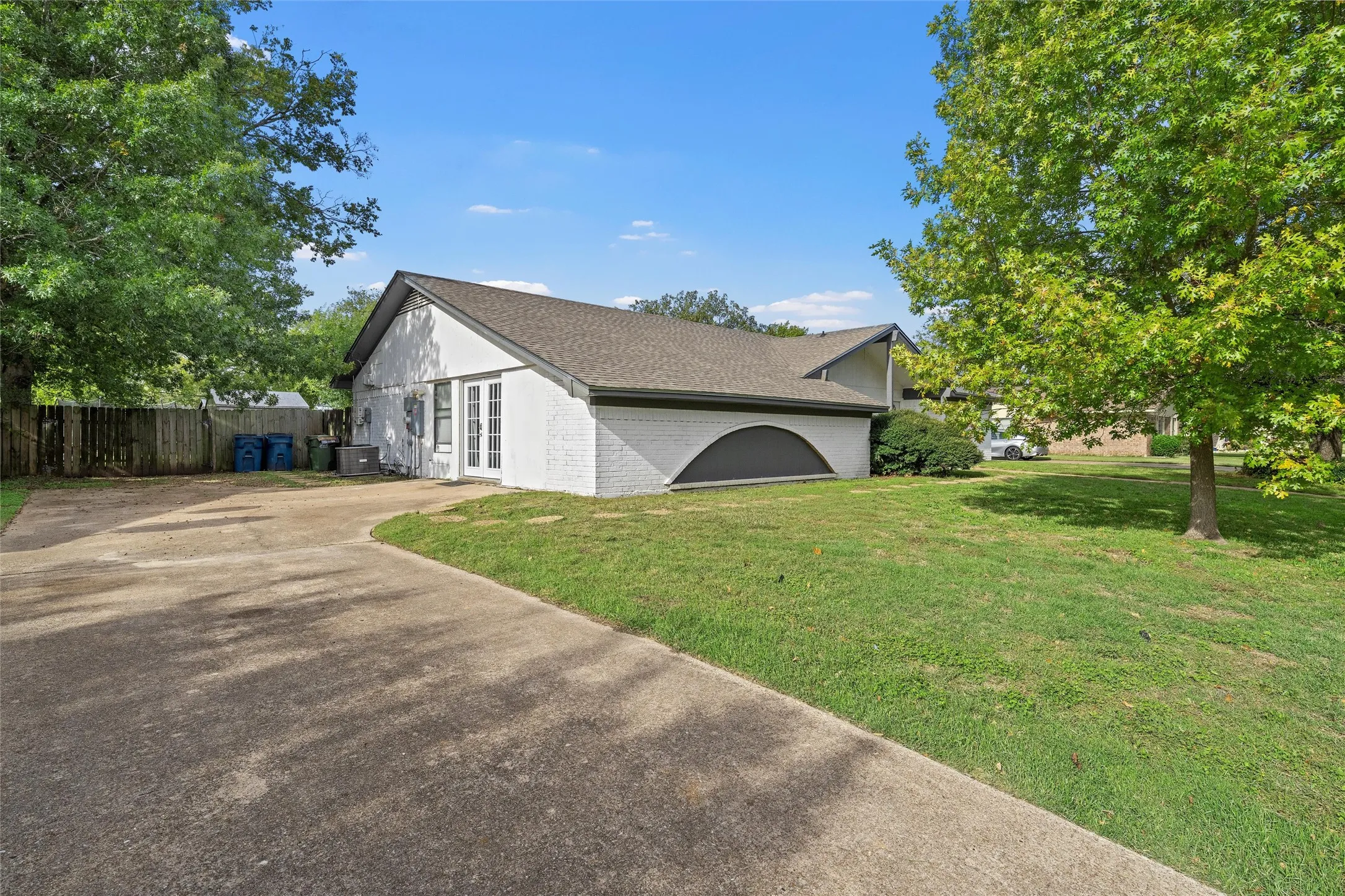 Single Family Residence For Rent in Mc Lennan County , 129 Texas Avenue, Hewitt, Texas 76643, 4 Bedroom, 2 Bathroom, Garage spaces, 2,148 Sqft, built in 1976, mls#21408653, Real Estate Agent in Hewitt, Homes For Rent in Mc Lennan county, Homes For Rent in Hewitt, Realtor in Hewitt Texas, Real Estate Brokerage Independent Realty Texas, Luminita Cordes Realtor