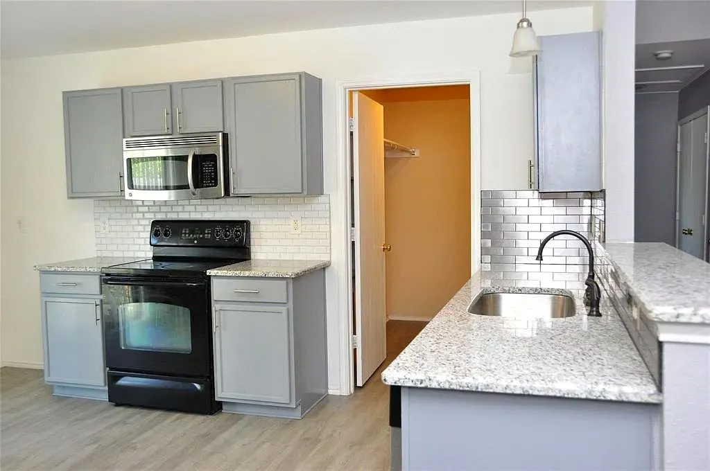 Single Family Residence For Rent in Tarrant County , 4413 silverwood Trail, Fort Worth, Texas 76244, 3 Bedroom, 2 Bathroom, 2 Garage spaces, 1,609 Sqft, built in 2007, mls#21408657, Real Estate Agent in Fort Worth, Homes For Rent in Tarrant county, Homes For Rent in Fort Worth, Realtor in Fort Worth Texas, Real Estate Brokerage Independent Realty Texas, Luminita Cordes Realtor