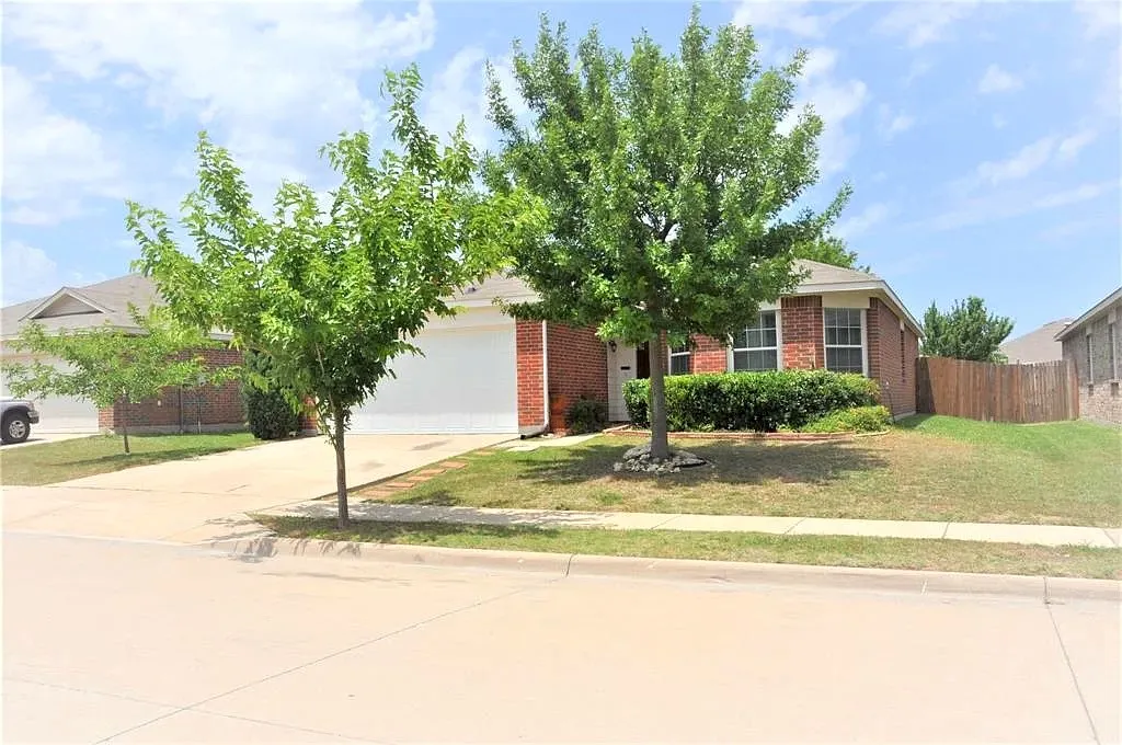 Single Family Residence For Rent in Tarrant County , 4413 silverwood Trail, Fort Worth, Texas 76244, 3 Bedroom, 2 Bathroom, 2 Garage spaces, 1,609 Sqft, built in 2007, mls#21408657, Real Estate Agent in Fort Worth, Homes For Rent in Tarrant county, Homes For Rent in Fort Worth, Realtor in Fort Worth Texas, Real Estate Brokerage Independent Realty Texas, Luminita Cordes Realtor