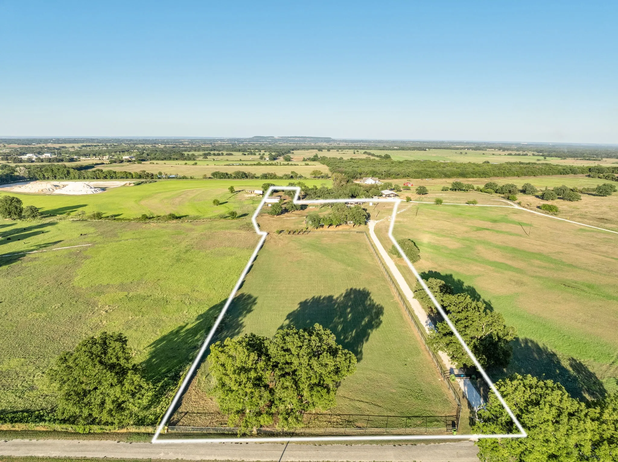 Single Family Residence For Sale in Hood County , 6101 Wild Cat Knob Road, Tolar, Texas 76476, 4 Bedroom, 3 Bathroom, 2 Garage spaces, 3,151 Sqft, built in 1969, mls#21408644, Real Estate Agent in Tolar, Homes For Sale in Hood county, Homes For Sale in Tolar, Realtor in Tolar Texas, Real Estate Brokerage Independent Realty Texas, Luminita Cordes Realtor