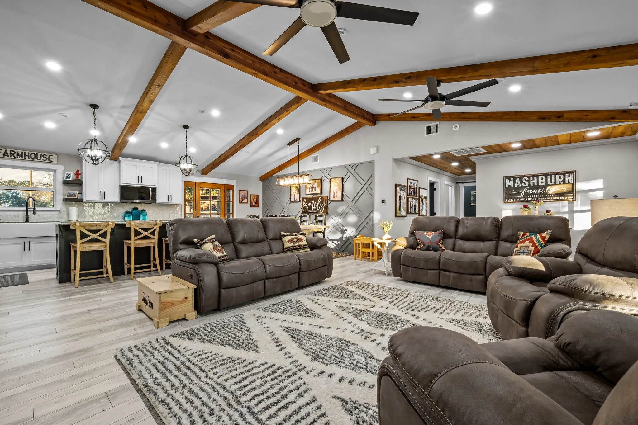 Single Family Residence For Sale in Hood County , 6101 Wild Cat Knob Road, Tolar, Texas 76476, 4 Bedroom, 3 Bathroom, 2 Garage spaces, 3,151 Sqft, built in 1969, mls#21408644, Real Estate Agent in Tolar, Homes For Sale in Hood county, Homes For Sale in Tolar, Realtor in Tolar Texas, Real Estate Brokerage Independent Realty Texas, Luminita Cordes Realtor