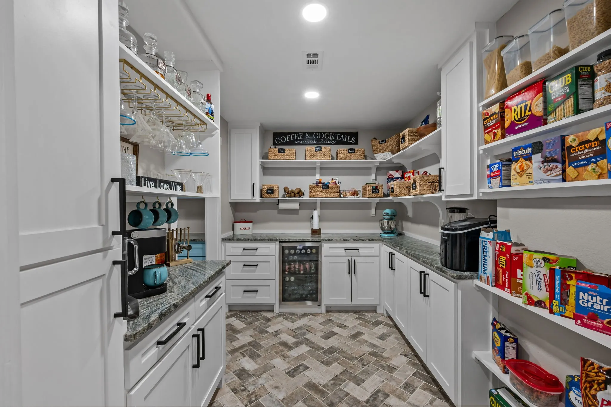 Single Family Residence For Sale in Hood County , 6101 Wild Cat Knob Road, Tolar, Texas 76476, 4 Bedroom, 3 Bathroom, 2 Garage spaces, 3,151 Sqft, built in 1969, mls#21408644, Real Estate Agent in Tolar, Homes For Sale in Hood county, Homes For Sale in Tolar, Realtor in Tolar Texas, Real Estate Brokerage Independent Realty Texas, Luminita Cordes Realtor
