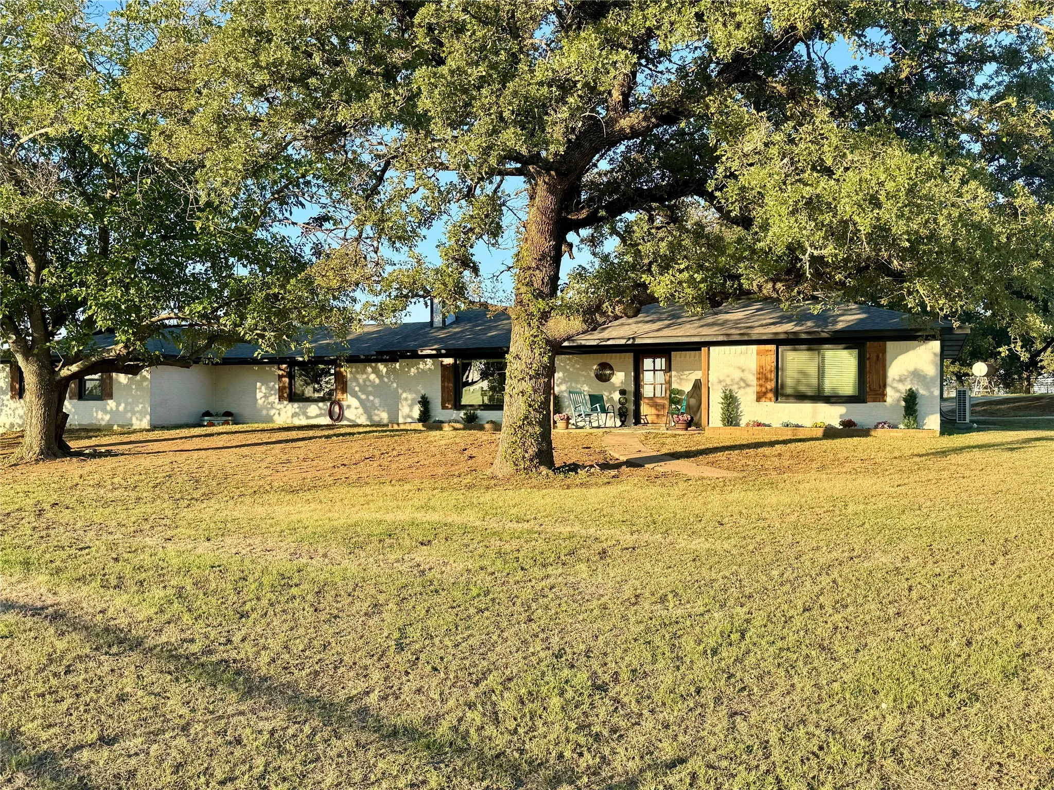 Single Family Residence For Sale in Hood County , 6101 Wild Cat Knob Road, Tolar, Texas 76476, 4 Bedroom, 3 Bathroom, 2 Garage spaces, 3,151 Sqft, built in 1969, mls#21408644, Real Estate Agent in Tolar, Homes For Sale in Hood county, Homes For Sale in Tolar, Realtor in Tolar Texas, Real Estate Brokerage Independent Realty Texas, Luminita Cordes Realtor