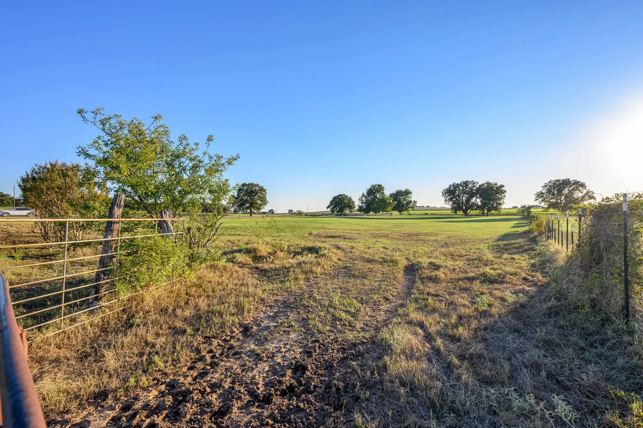 Single Family Residence For Sale in Hood County , 6101 Wild Cat Knob Road, Tolar, Texas 76476, 4 Bedroom, 3 Bathroom, 2 Garage spaces, 3,151 Sqft, built in 1969, mls#21408644, Real Estate Agent in Tolar, Homes For Sale in Hood county, Homes For Sale in Tolar, Realtor in Tolar Texas, Real Estate Brokerage Independent Realty Texas, Luminita Cordes Realtor