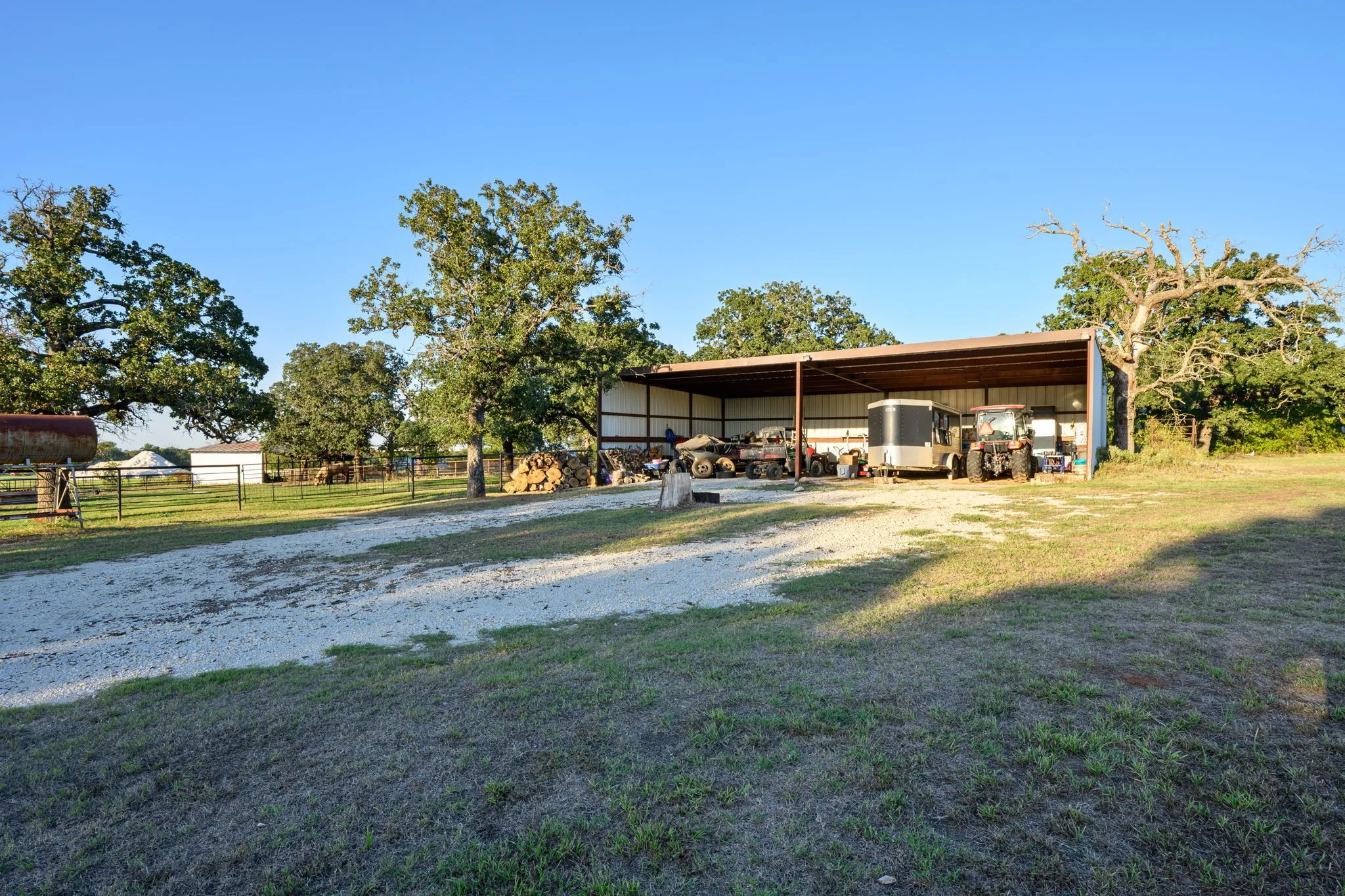 Single Family Residence For Sale in Hood County , 6101 Wild Cat Knob Road, Tolar, Texas 76476, 4 Bedroom, 3 Bathroom, 2 Garage spaces, 3,151 Sqft, built in 1969, mls#21408644, Real Estate Agent in Tolar, Homes For Sale in Hood county, Homes For Sale in Tolar, Realtor in Tolar Texas, Real Estate Brokerage Independent Realty Texas, Luminita Cordes Realtor
