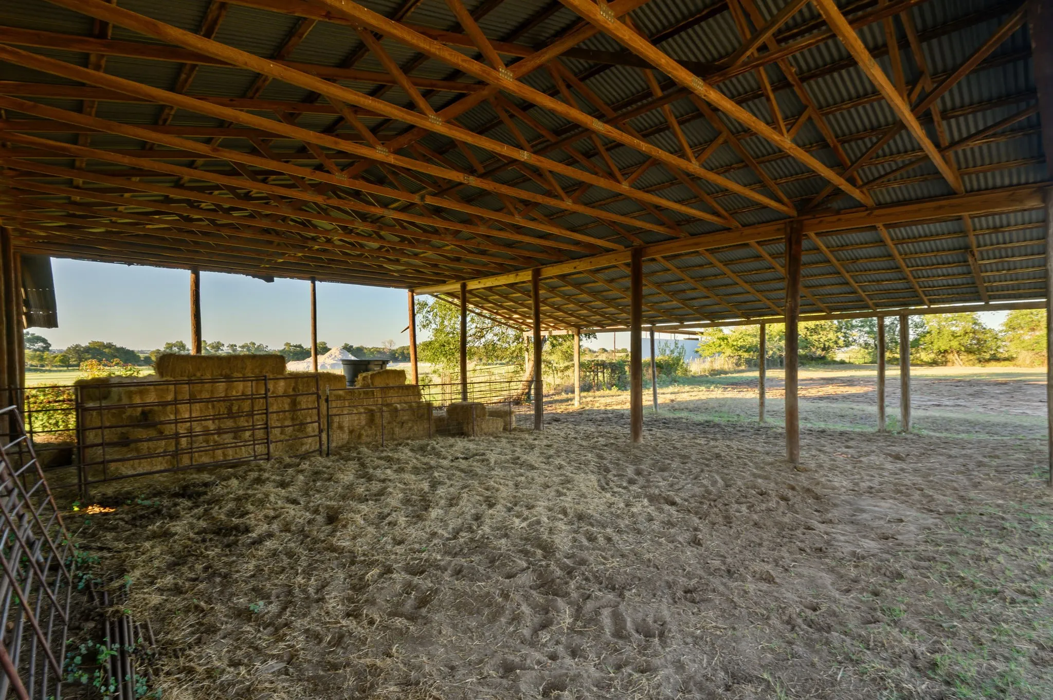 Single Family Residence For Sale in Hood County , 6101 Wild Cat Knob Road, Tolar, Texas 76476, 4 Bedroom, 3 Bathroom, 2 Garage spaces, 3,151 Sqft, built in 1969, mls#21408644, Real Estate Agent in Tolar, Homes For Sale in Hood county, Homes For Sale in Tolar, Realtor in Tolar Texas, Real Estate Brokerage Independent Realty Texas, Luminita Cordes Realtor