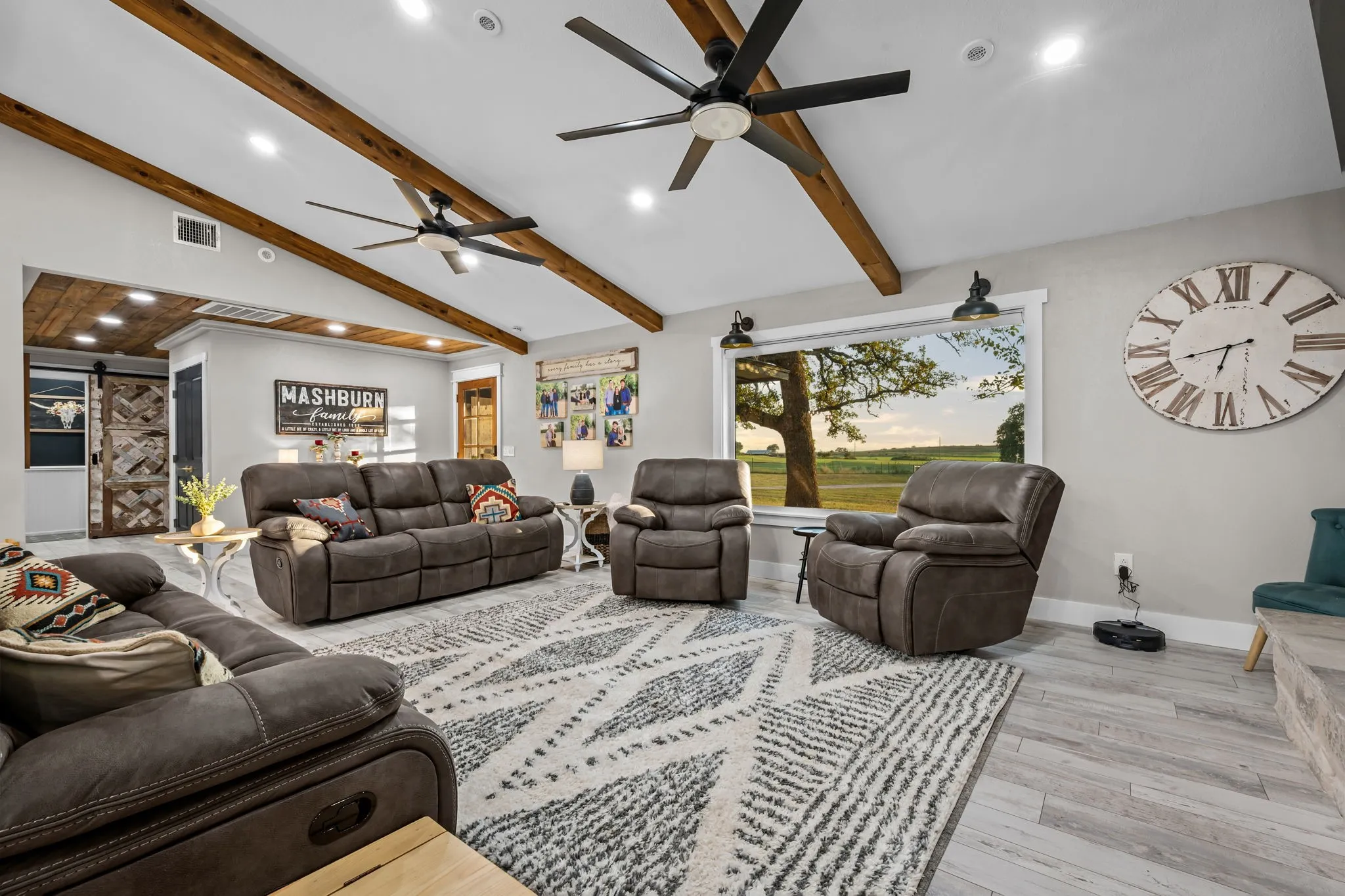 Single Family Residence For Sale in Hood County , 6101 Wild Cat Knob Road, Tolar, Texas 76476, 4 Bedroom, 3 Bathroom, 2 Garage spaces, 3,151 Sqft, built in 1969, mls#21408644, Real Estate Agent in Tolar, Homes For Sale in Hood county, Homes For Sale in Tolar, Realtor in Tolar Texas, Real Estate Brokerage Independent Realty Texas, Luminita Cordes Realtor