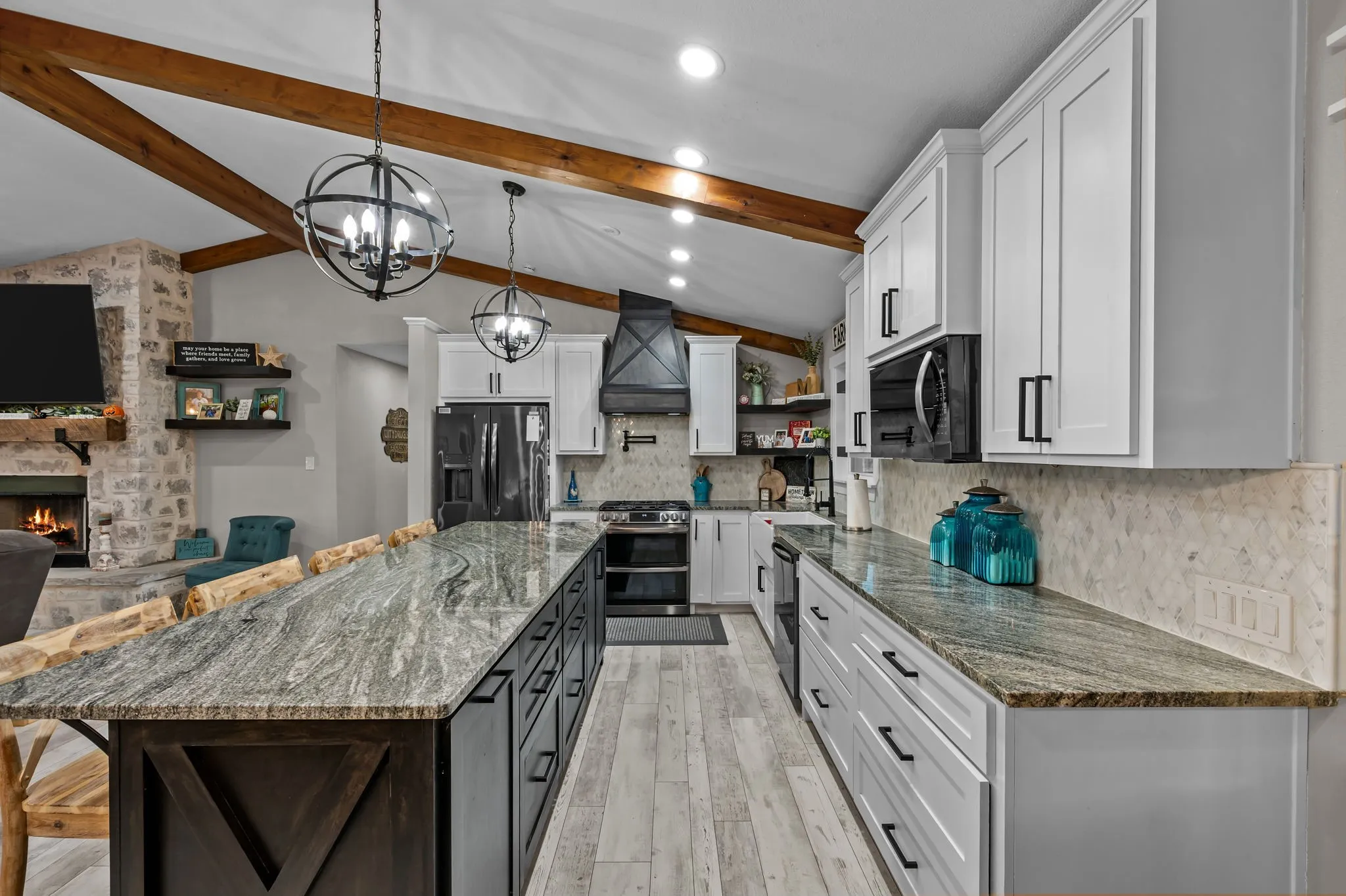 Single Family Residence For Sale in Hood County , 6101 Wild Cat Knob Road, Tolar, Texas 76476, 4 Bedroom, 3 Bathroom, 2 Garage spaces, 3,151 Sqft, built in 1969, mls#21408644, Real Estate Agent in Tolar, Homes For Sale in Hood county, Homes For Sale in Tolar, Realtor in Tolar Texas, Real Estate Brokerage Independent Realty Texas, Luminita Cordes Realtor